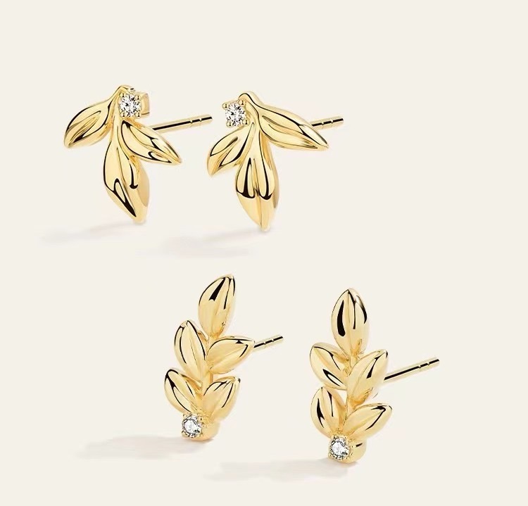 18K金小枝葉造型鑲鑽耳釘