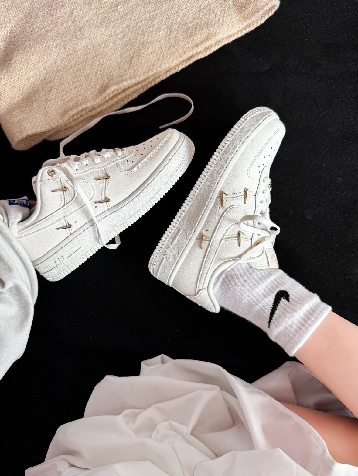 Nike Air Force 1 小金勾 四勾 奶白色 泫雅 皮革 FV3654-111/預購