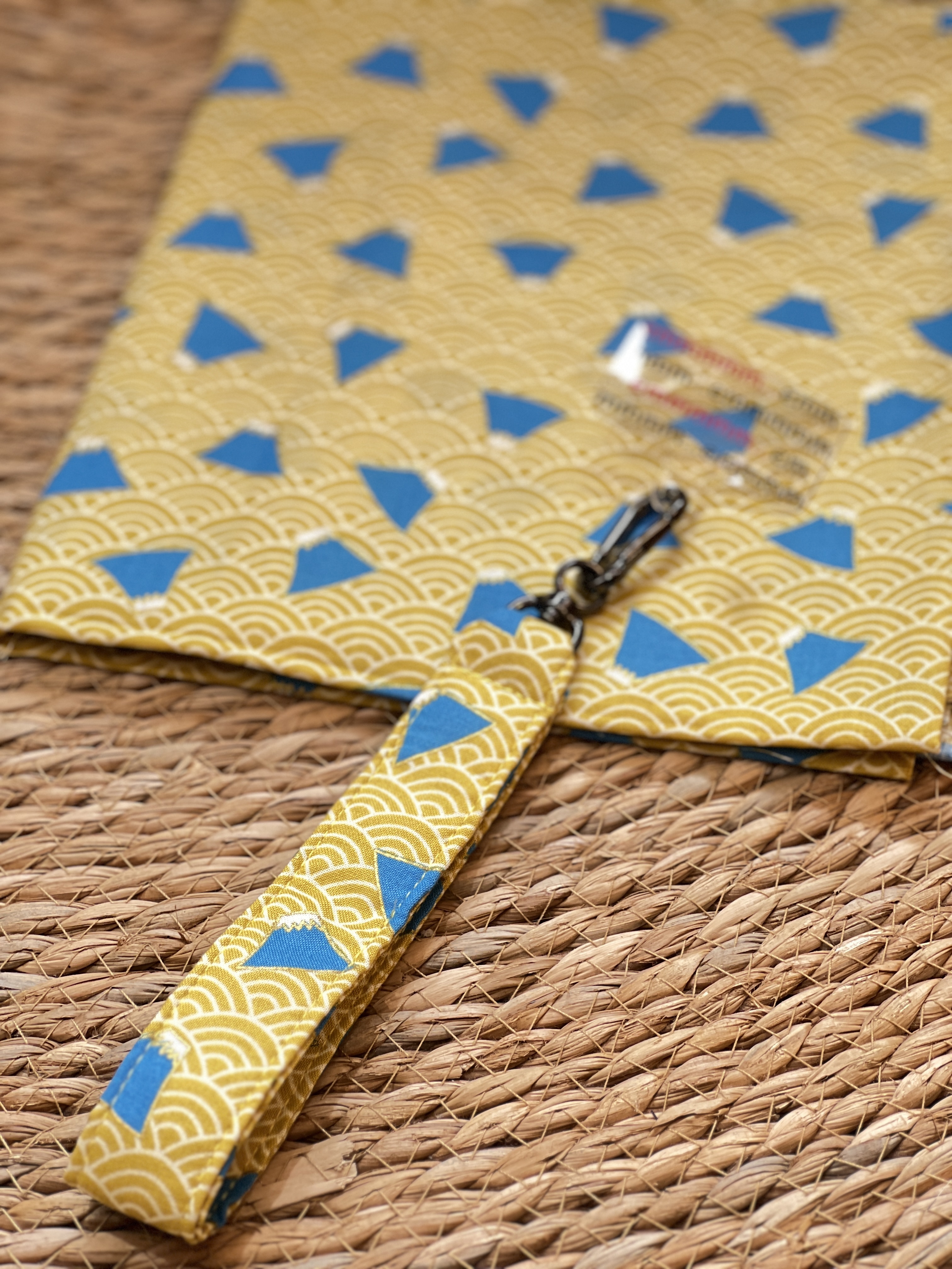 Phone Charm 手機手帶 | Japan fabric | 金黃青海波富士山