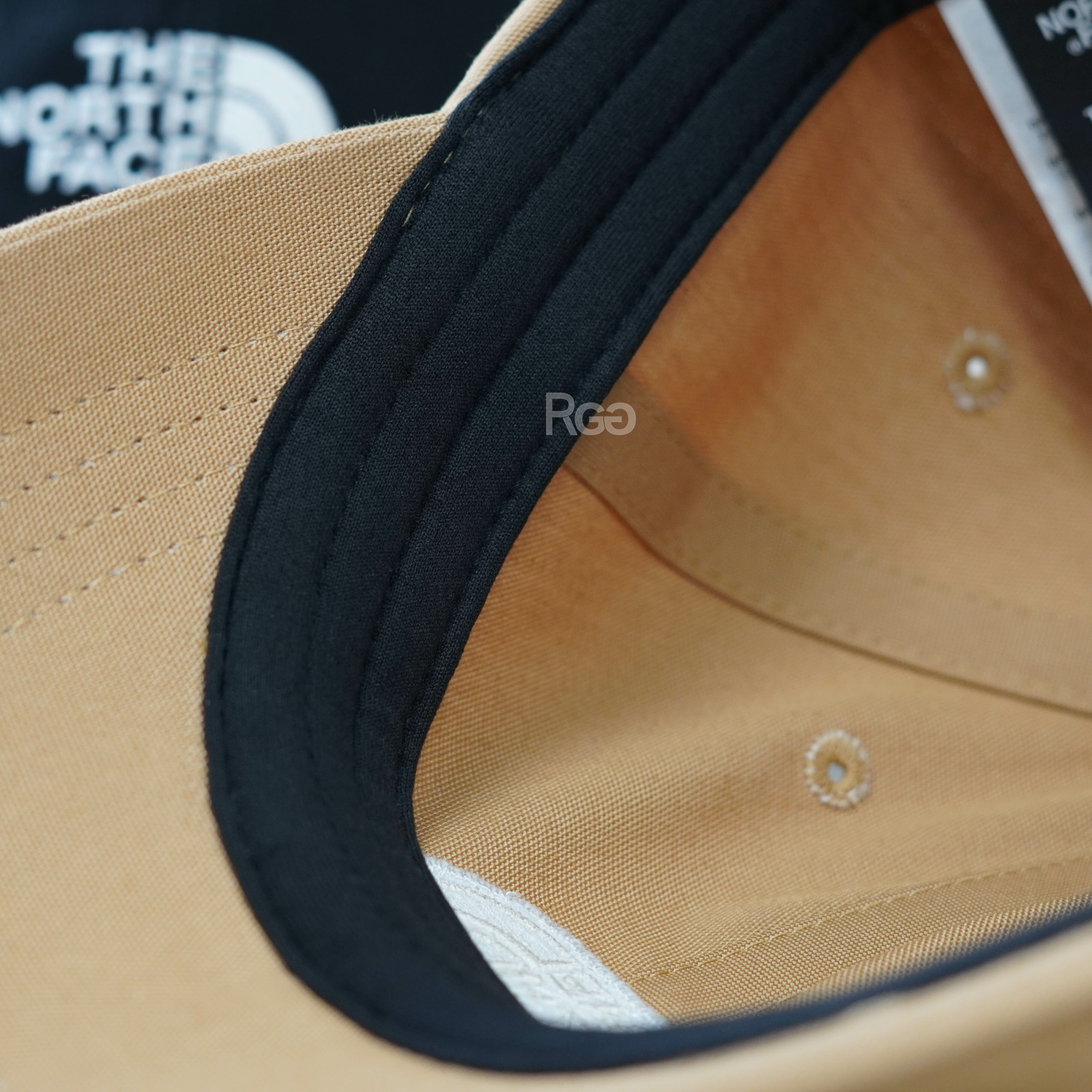 The North Face TNF Norm Hat 北臉小Logo老帽內襯特寫照