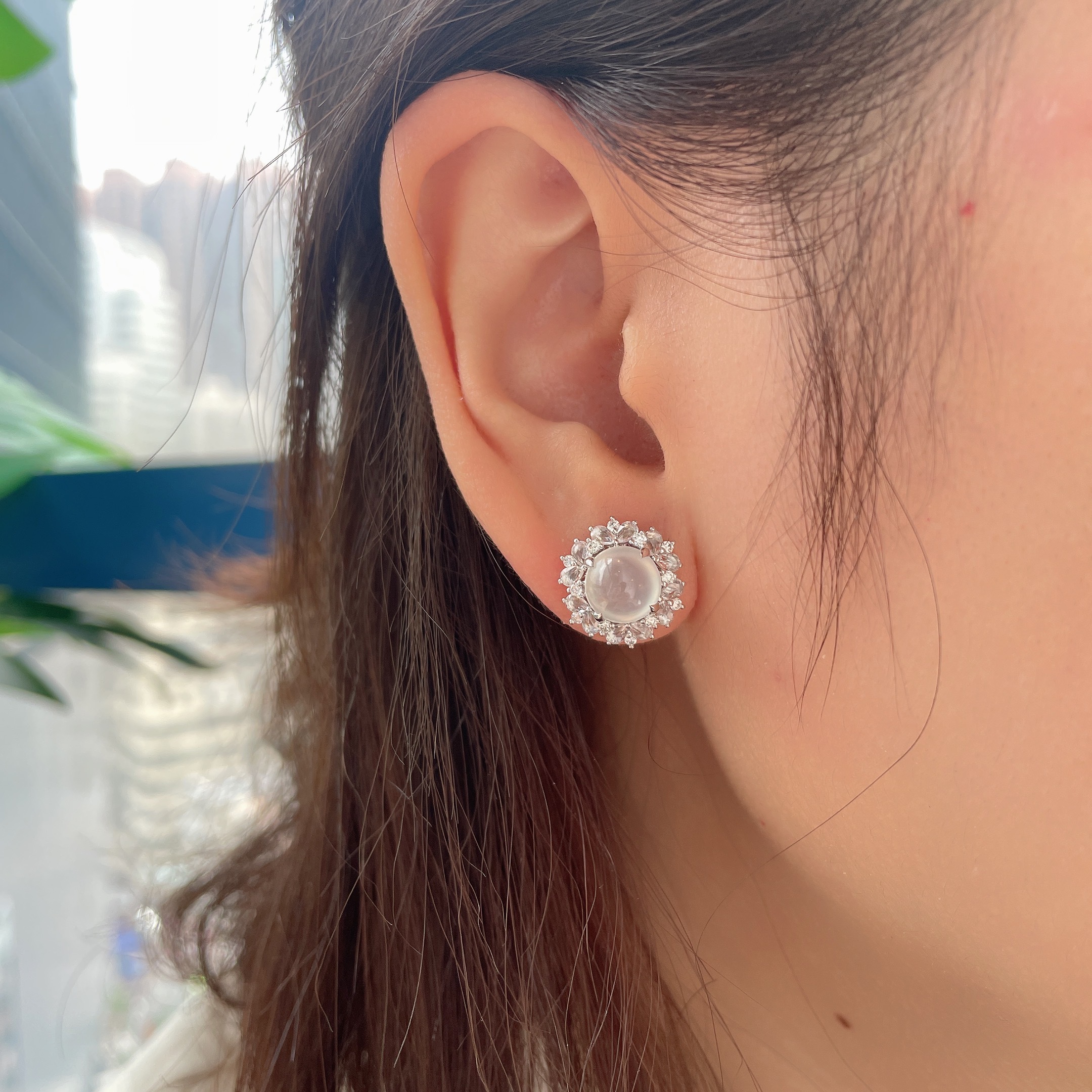 18K金天然玻璃種翡翠白藍寶鑽石耳釘 - 蛋面