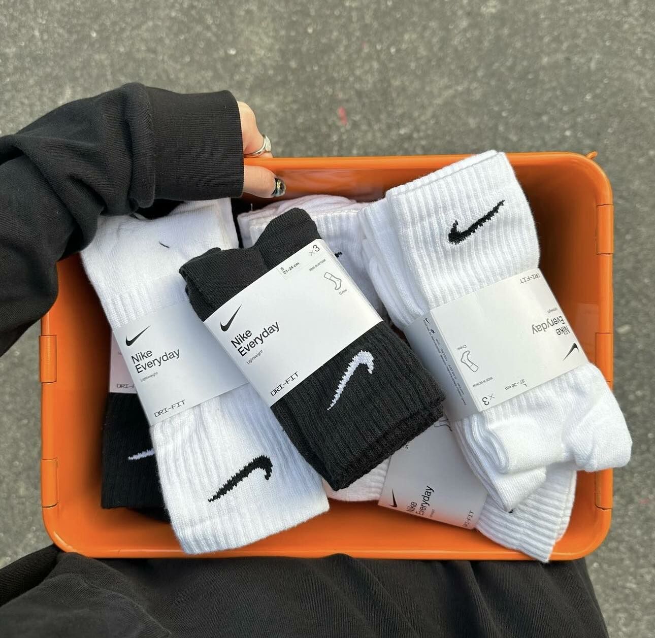 Nike 基本長襪 黑(SX7676-010)、白(SX7676-100)