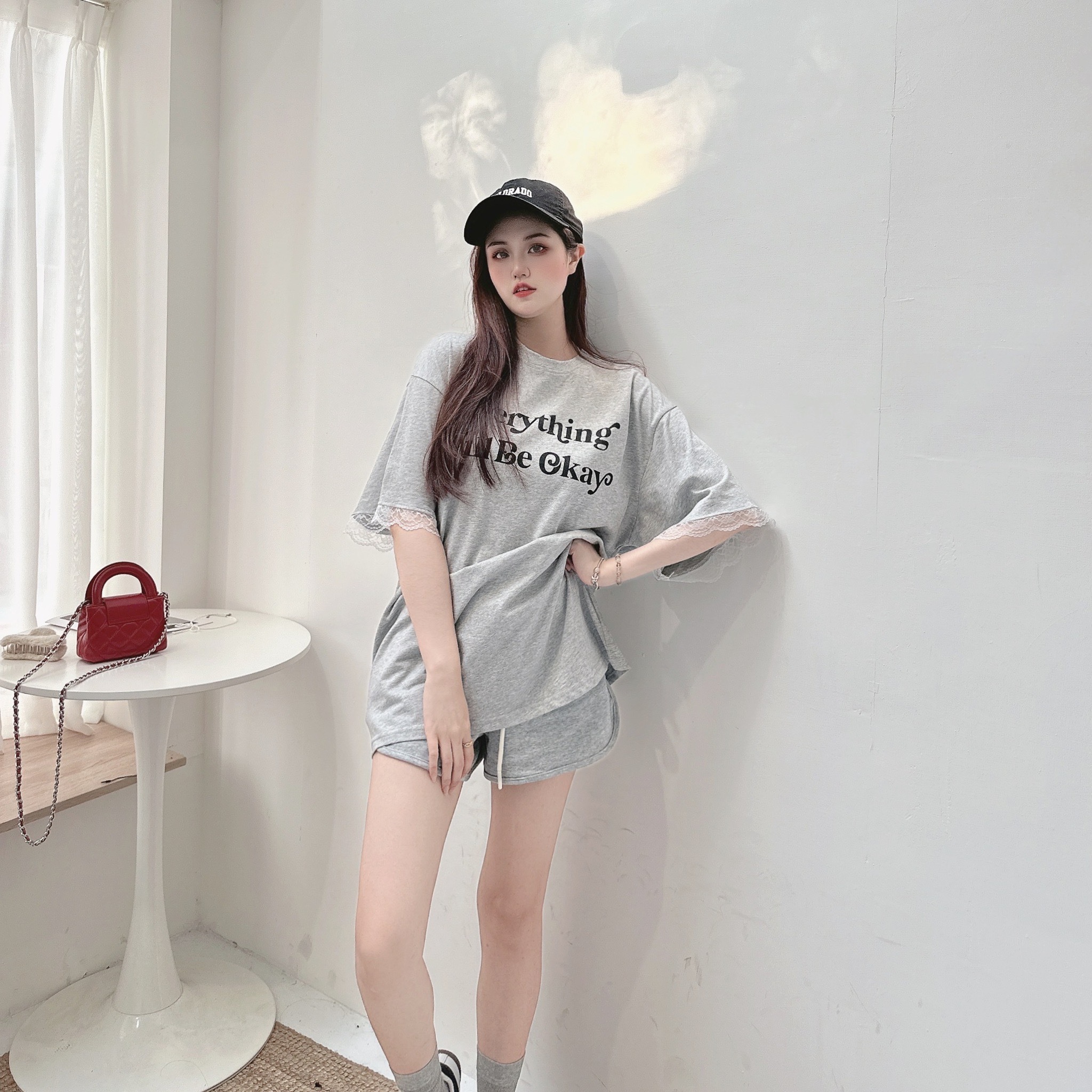 蕾絲拼接字母大T/二色