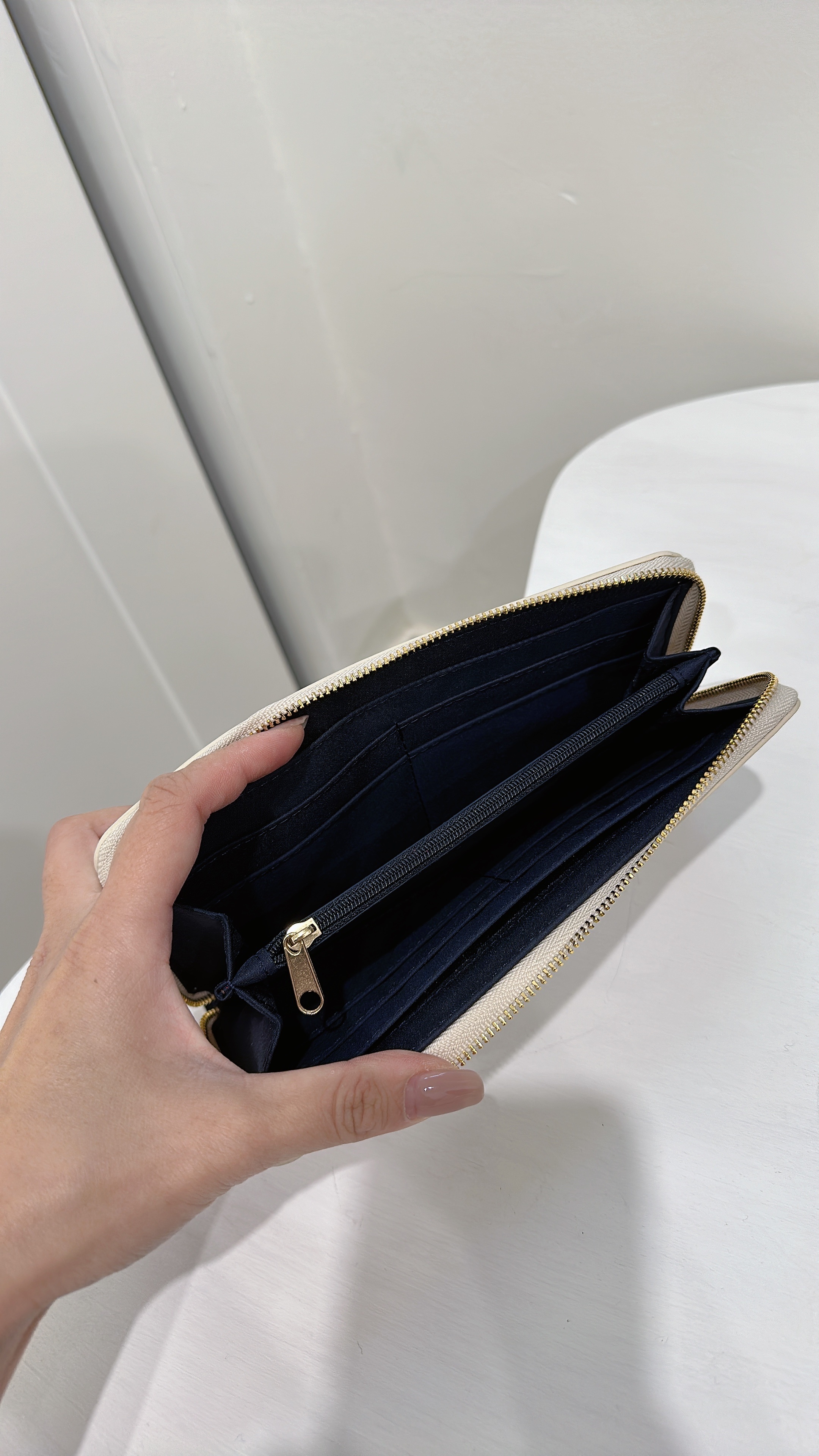 Tommy Hilfiger Zip Around Wallet