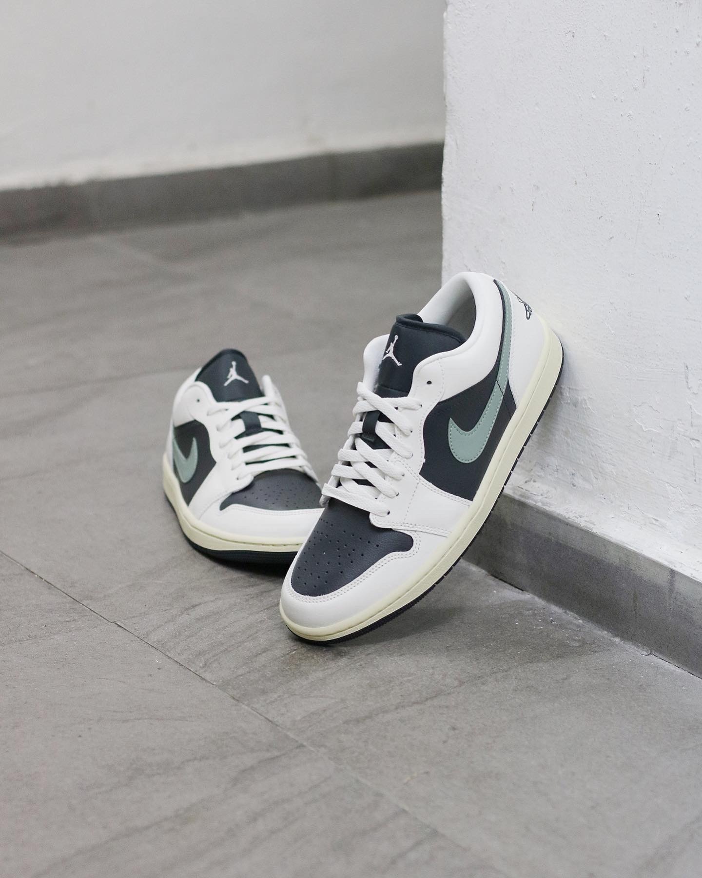 nike jade smoke