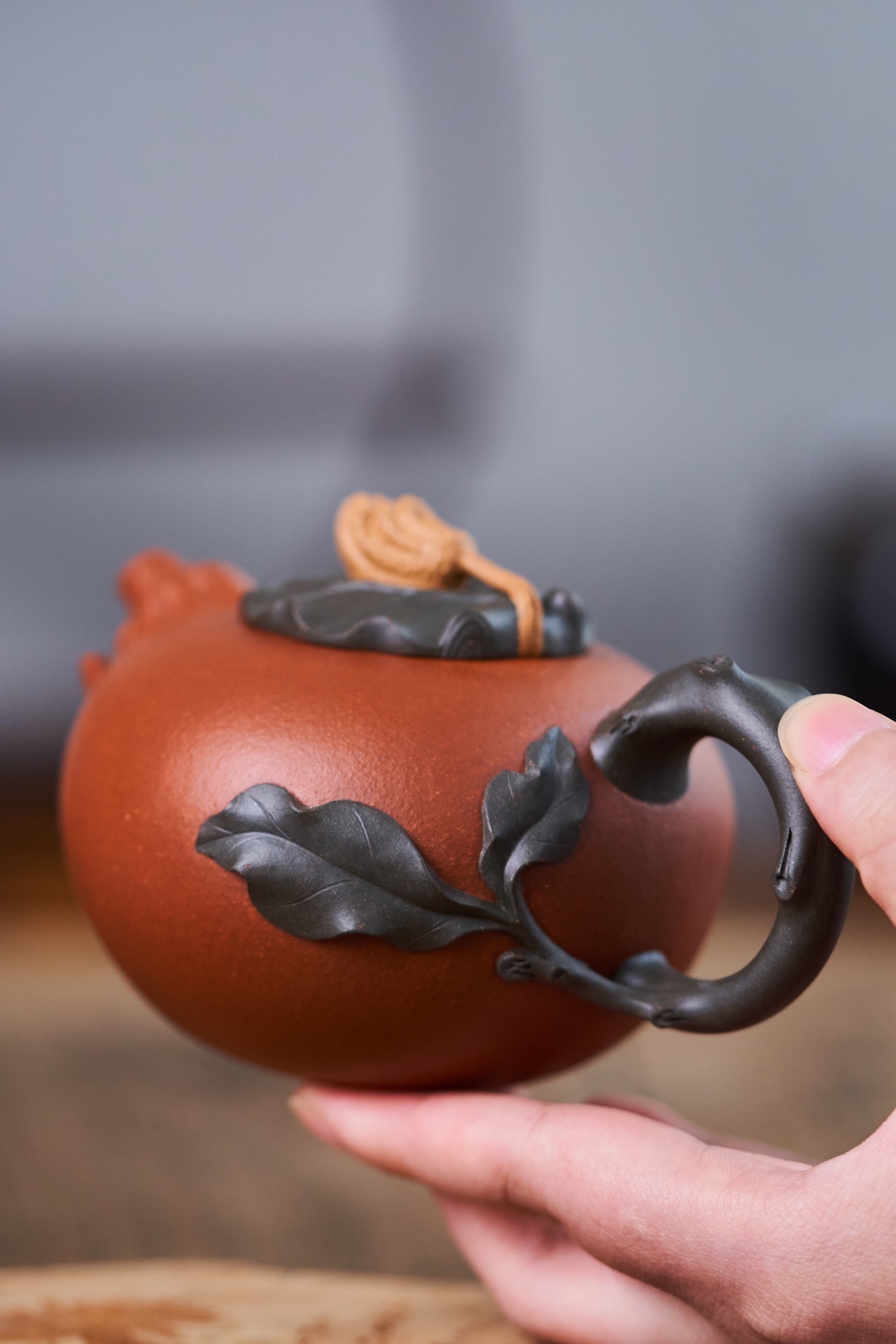 【佛手】-- 以其獨特的造型和精緻的工藝，展現了深厚的藝術和文化內涵。