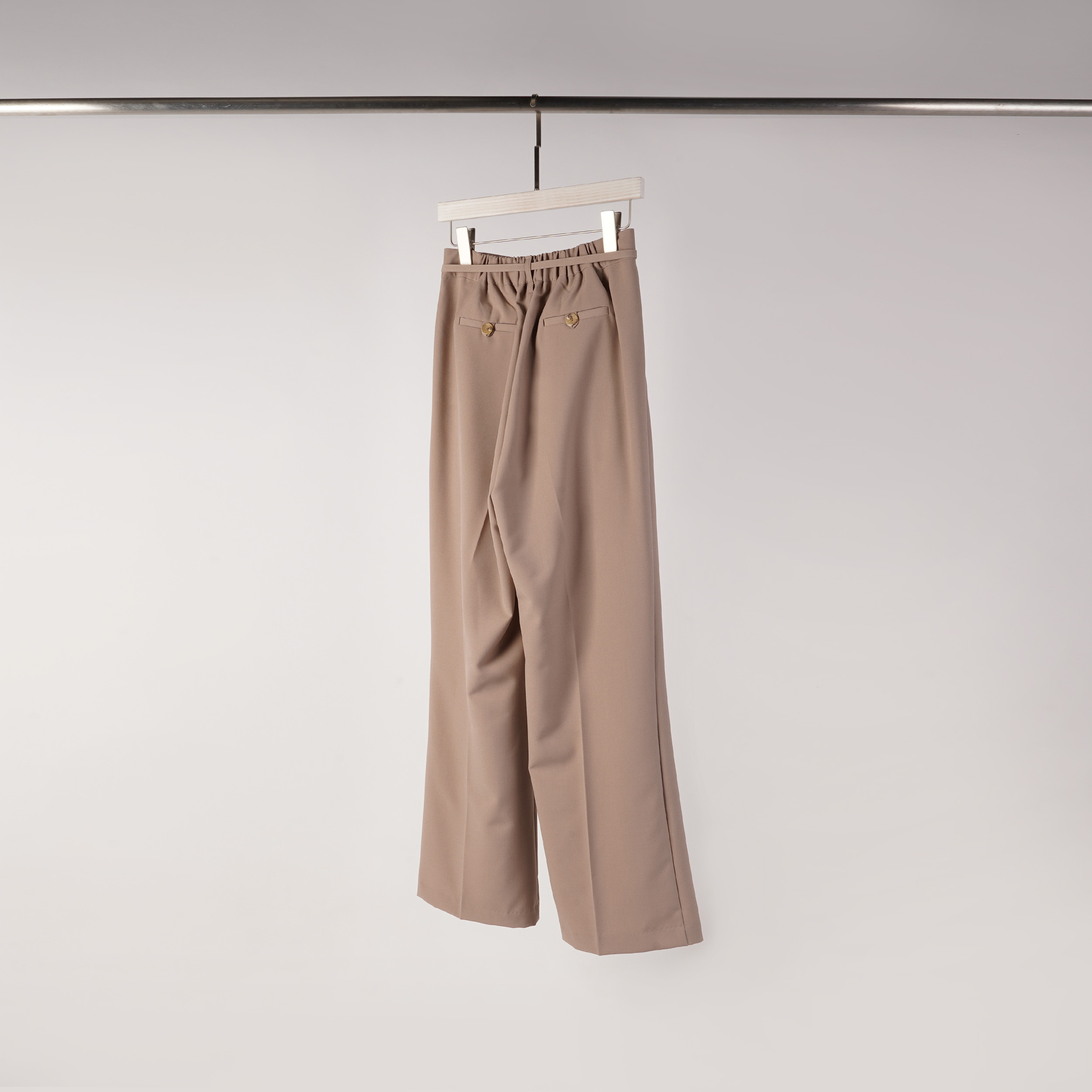 質感壓摺腰帶釦西裝褲 | 淺卡其