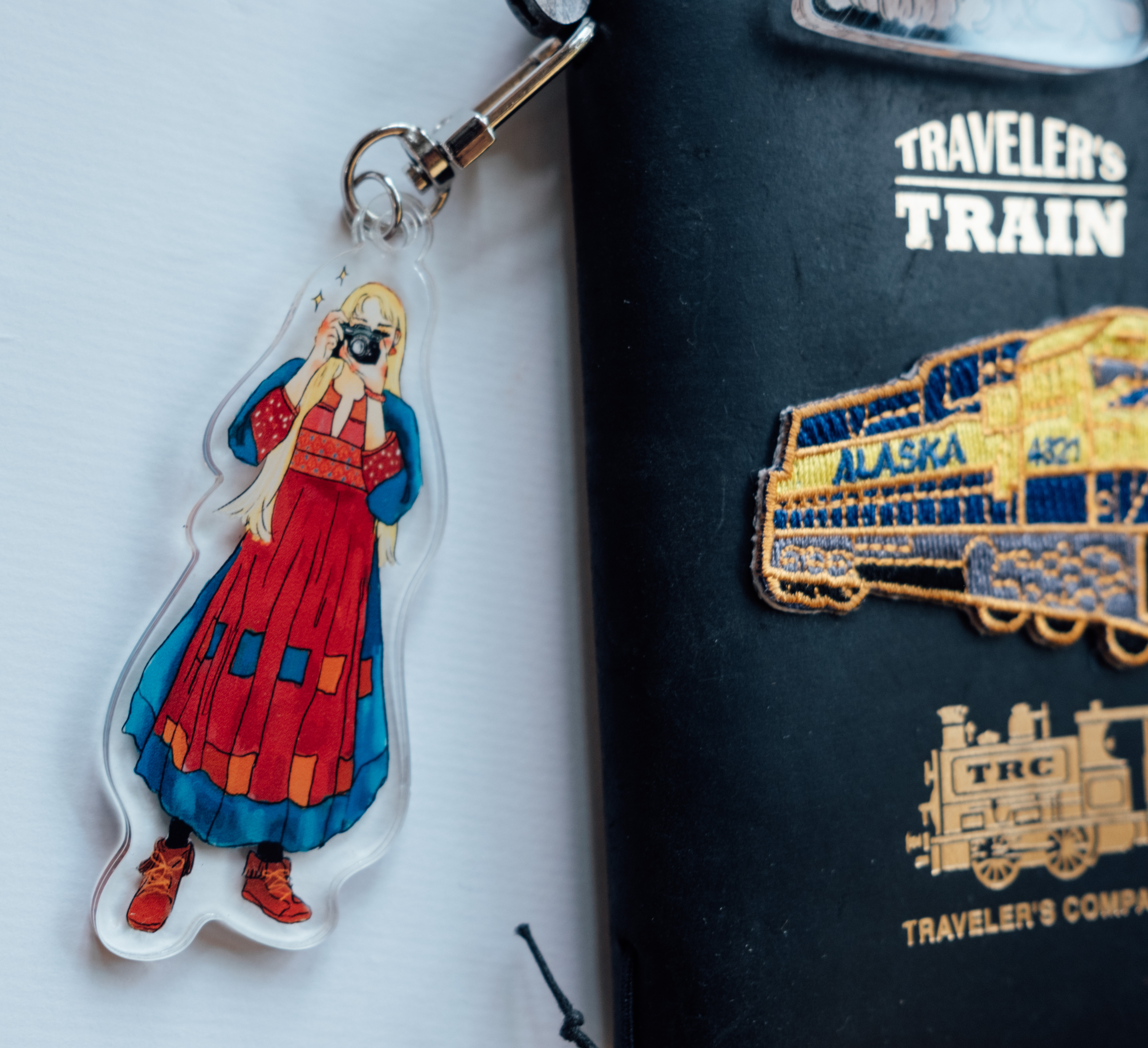 阿富汗刺繡洋裝女孩 壓克力吊飾｜甜蜜生活