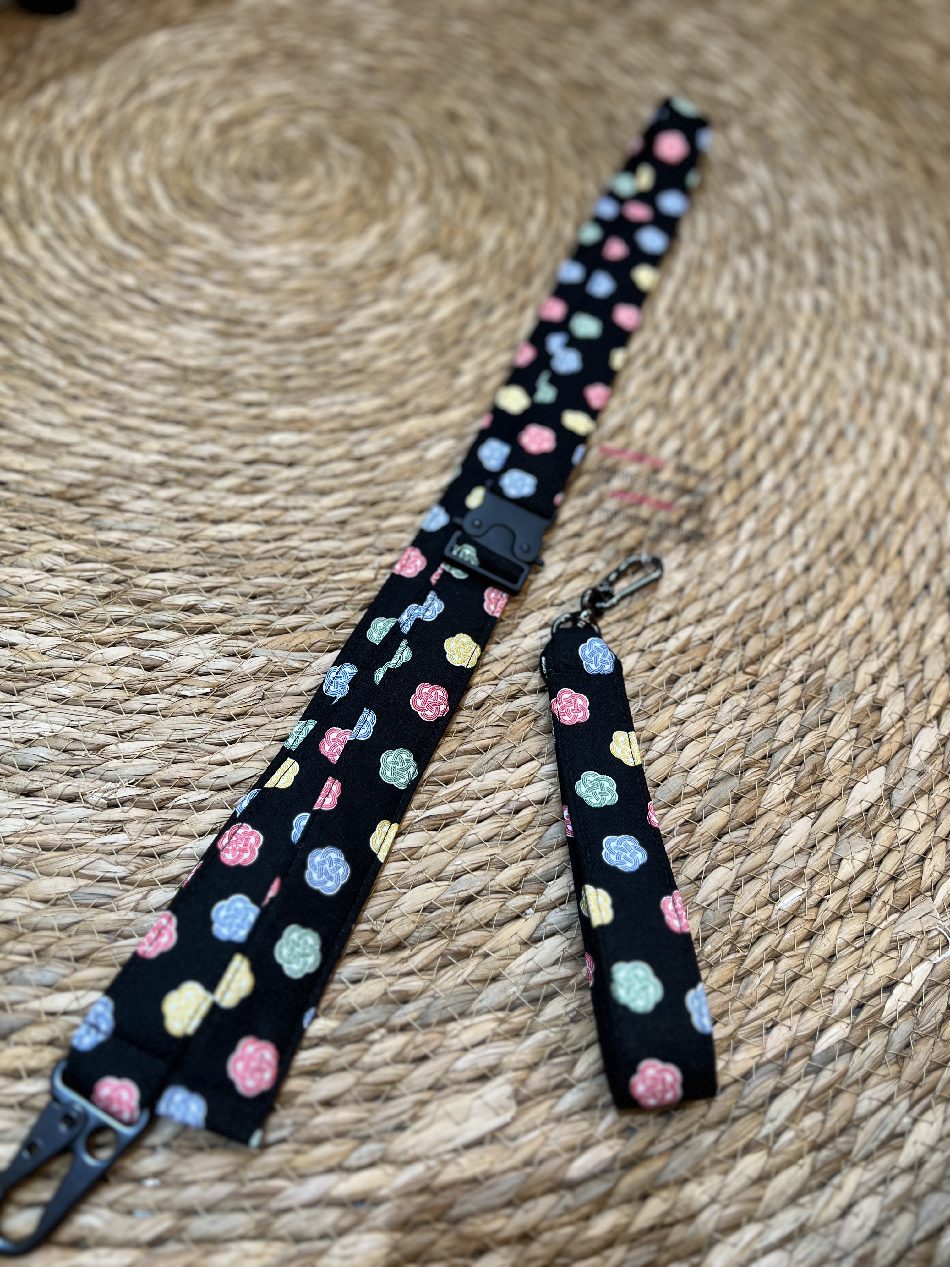 Cross Body Phone Charm 手機揹帶 | Japan Fabric | 黑底彩色和風小小結
