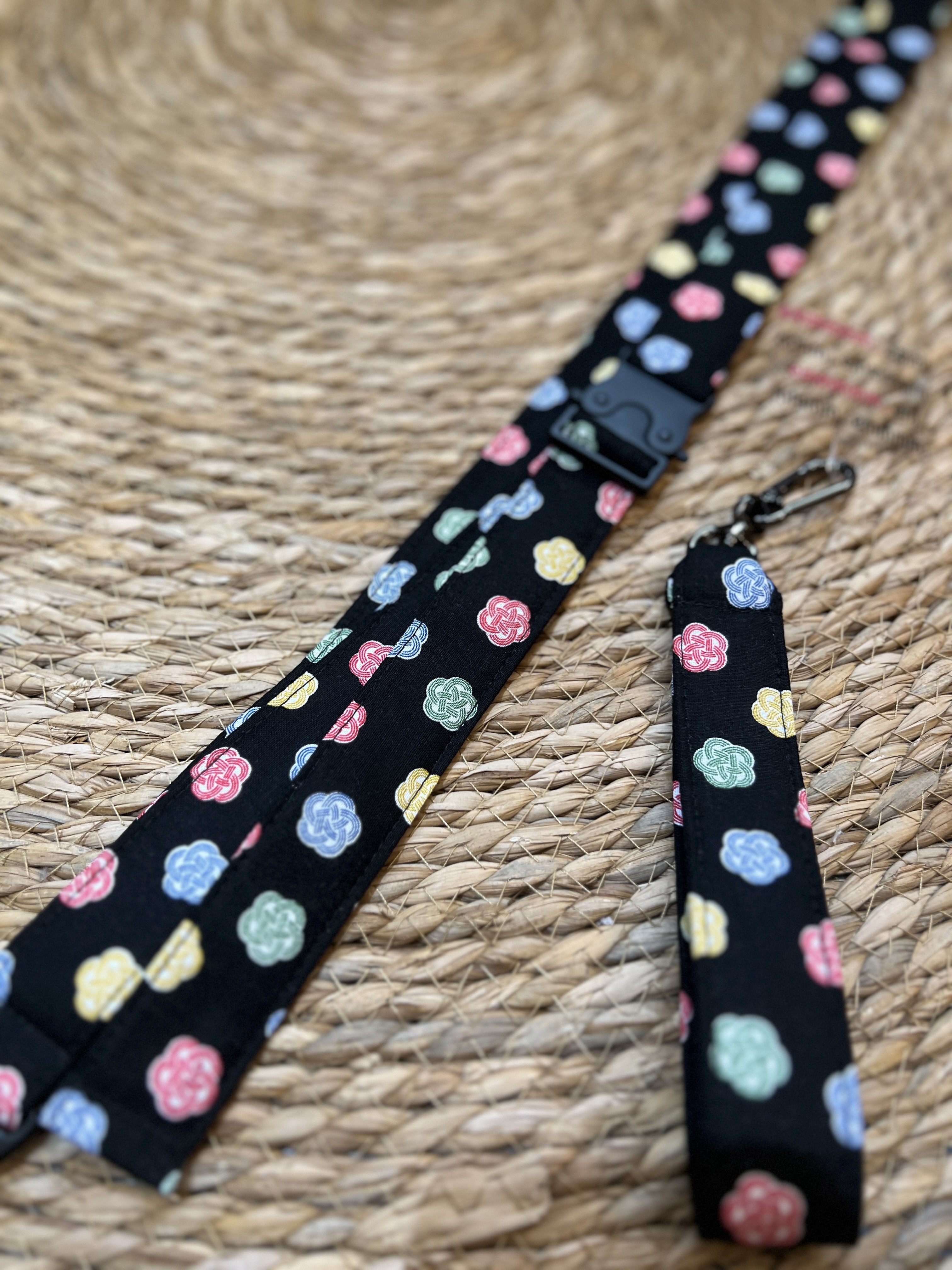 Cross Body Phone Charm 手機揹帶 | Japan Fabric | 黑底彩色和風小小結