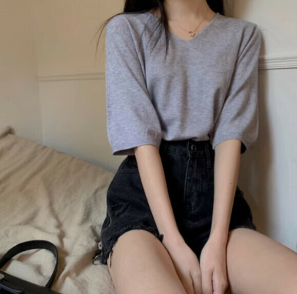 Summer V-neck knit sweater (gray) [Size: S-XL] [Contact customer service to confirm the shipping size after placing an order]