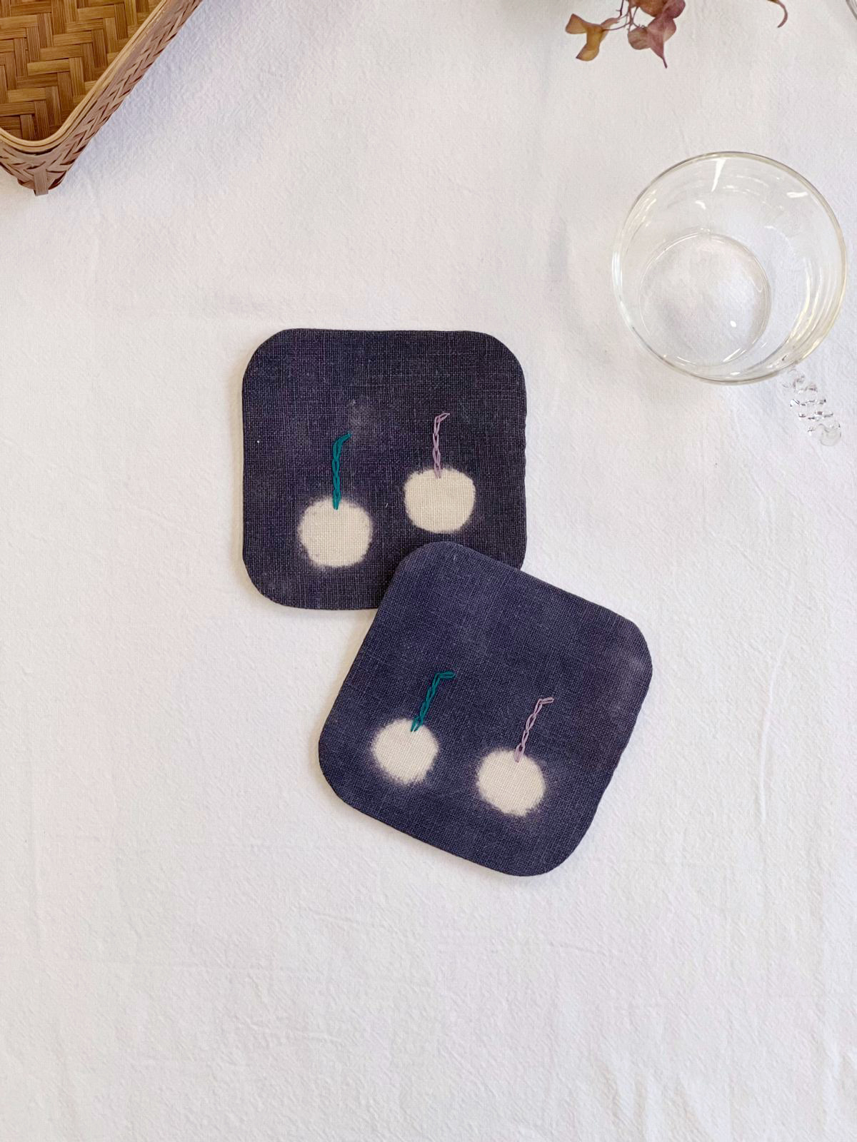 手工泥染 刺繡杯墊 櫻桃｜Tomotake