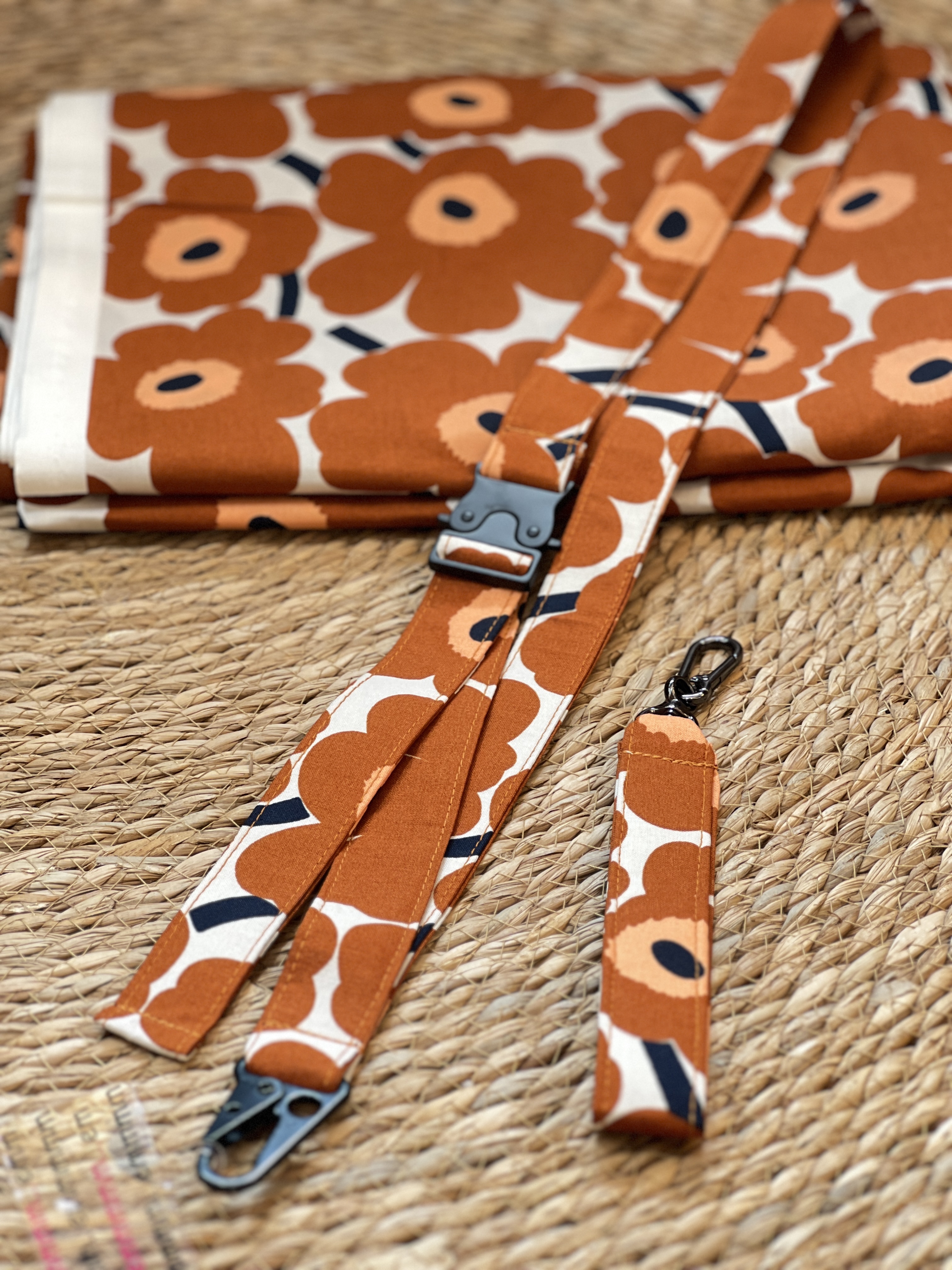 Phone Charm 手機手帶 | Marimekko cotton fabric | Brown unikko