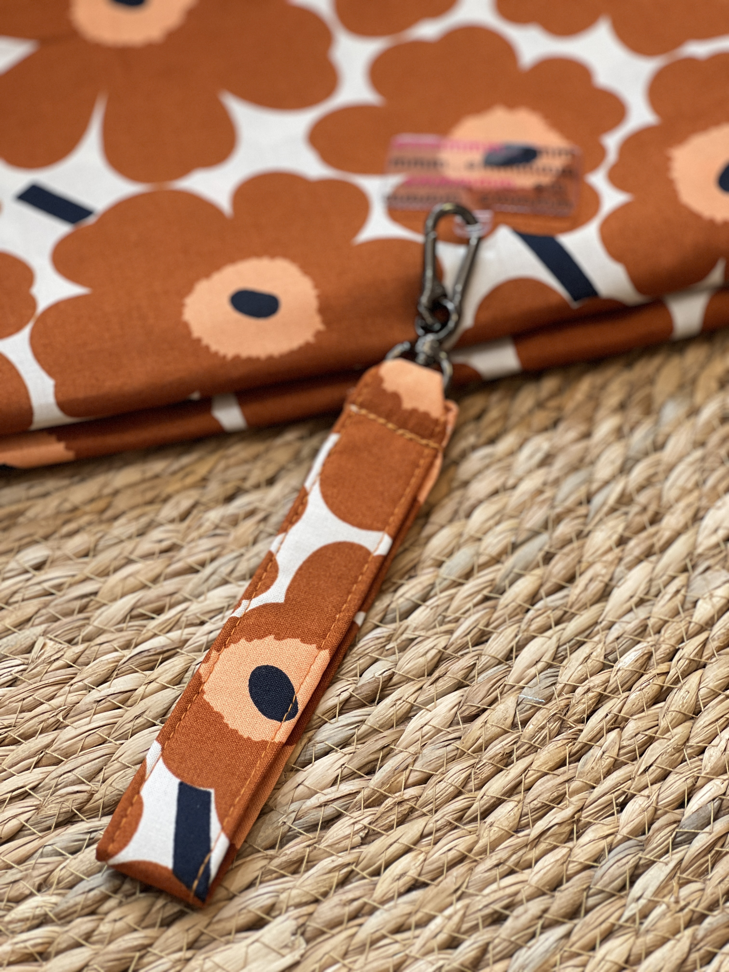 Phone Charm 手機手帶 | Marimekko cotton fabric | Brown unikko