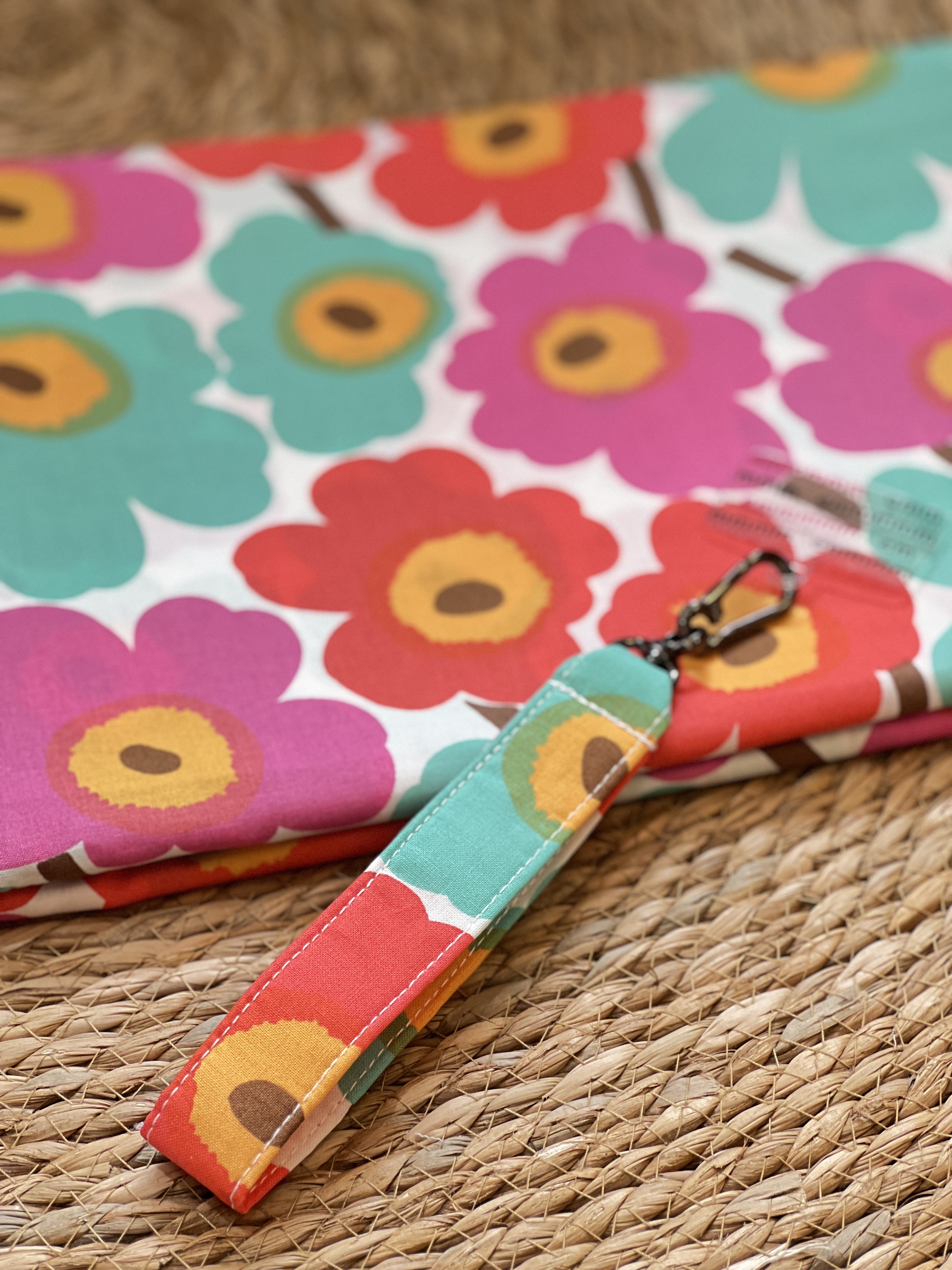 Phone Charm 手機手帶 | Marimekko rare cotton fabric | 紫 x 綠 x 橙 unikko