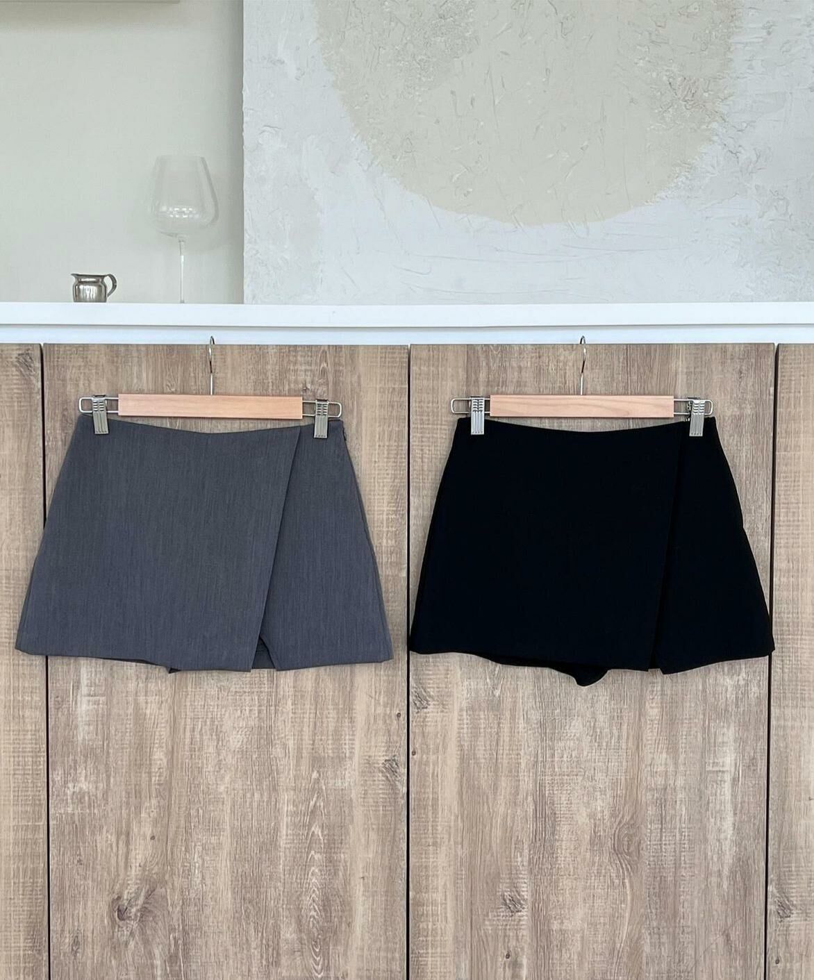 開叉顯長腿短裙(黑色)