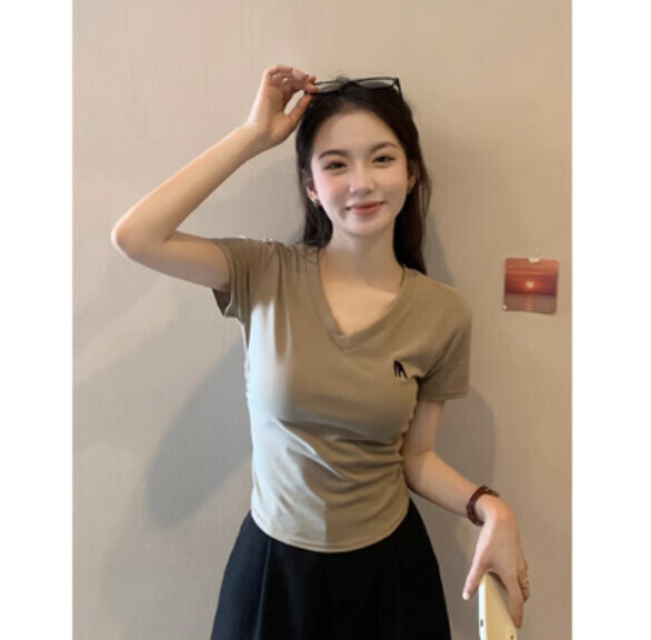 Summer V-neck slim tight short sleeve t (milk card color) [size: S-L] [Contact customer service to confirm the shipping size after placing an order]