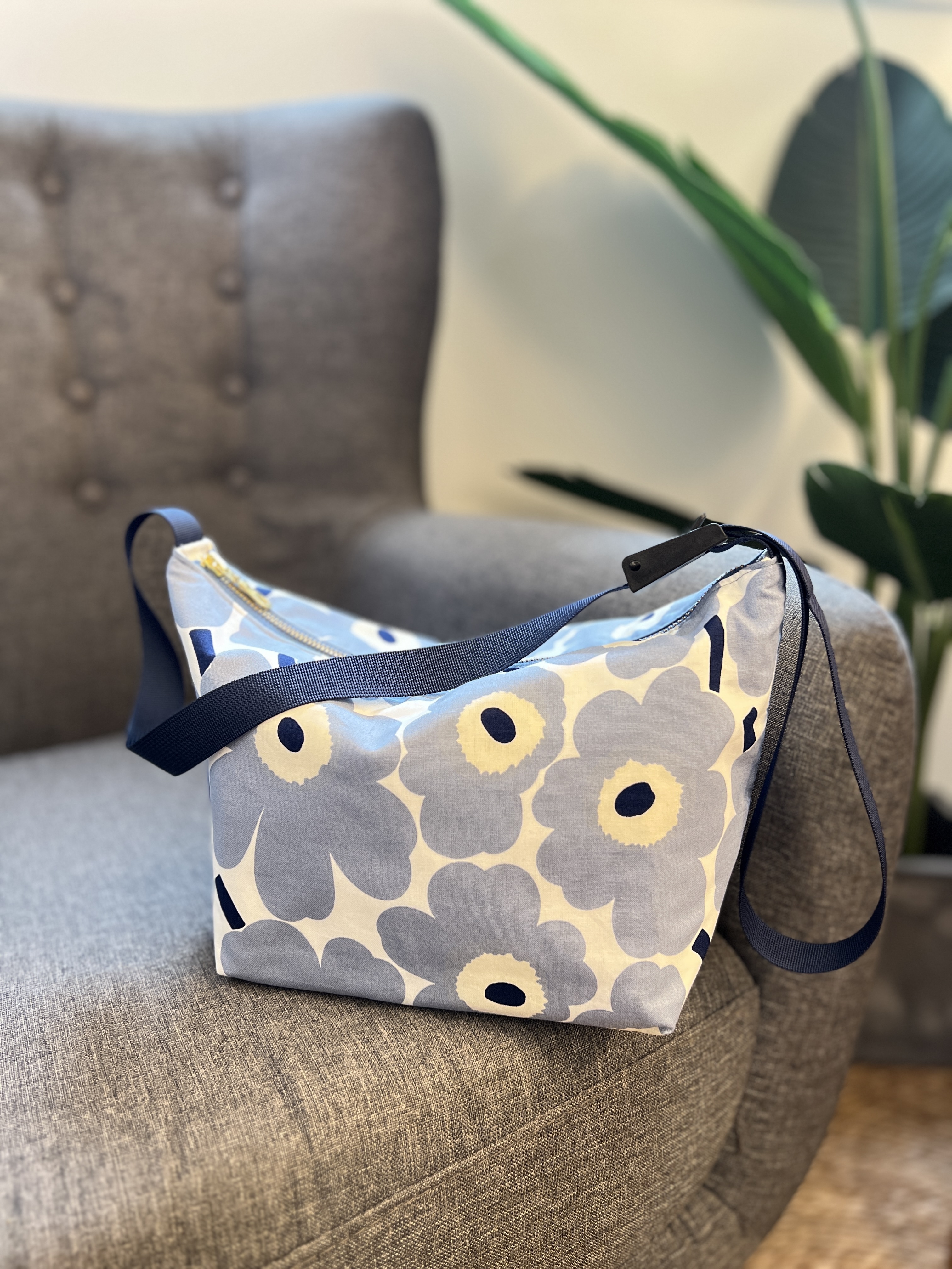 Em’s essential shoulder bag | marimekko Japan limited  fabric | light grey blue unikko