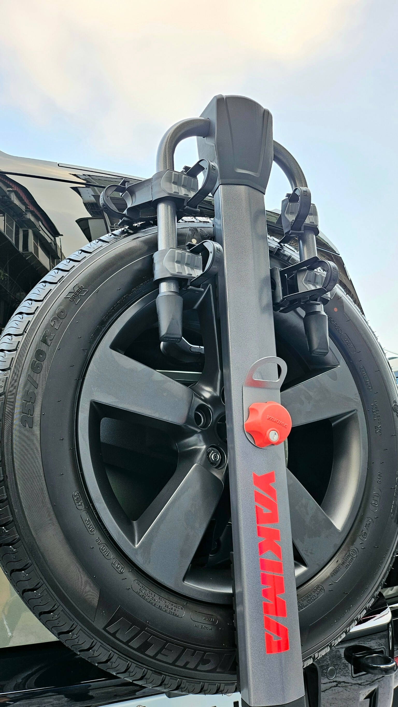 YAKIMA SpareRide備胎型自行車 單車架( Land Rover- DEFENDER)