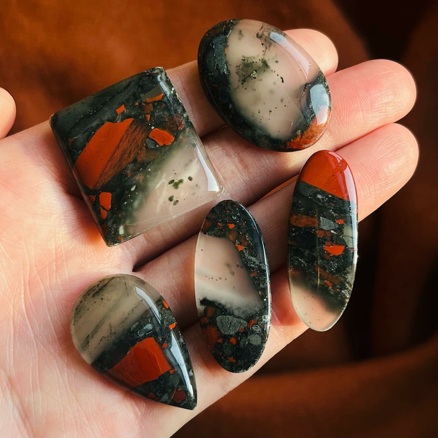 [原石] 非洲龍血石 水晶墜面