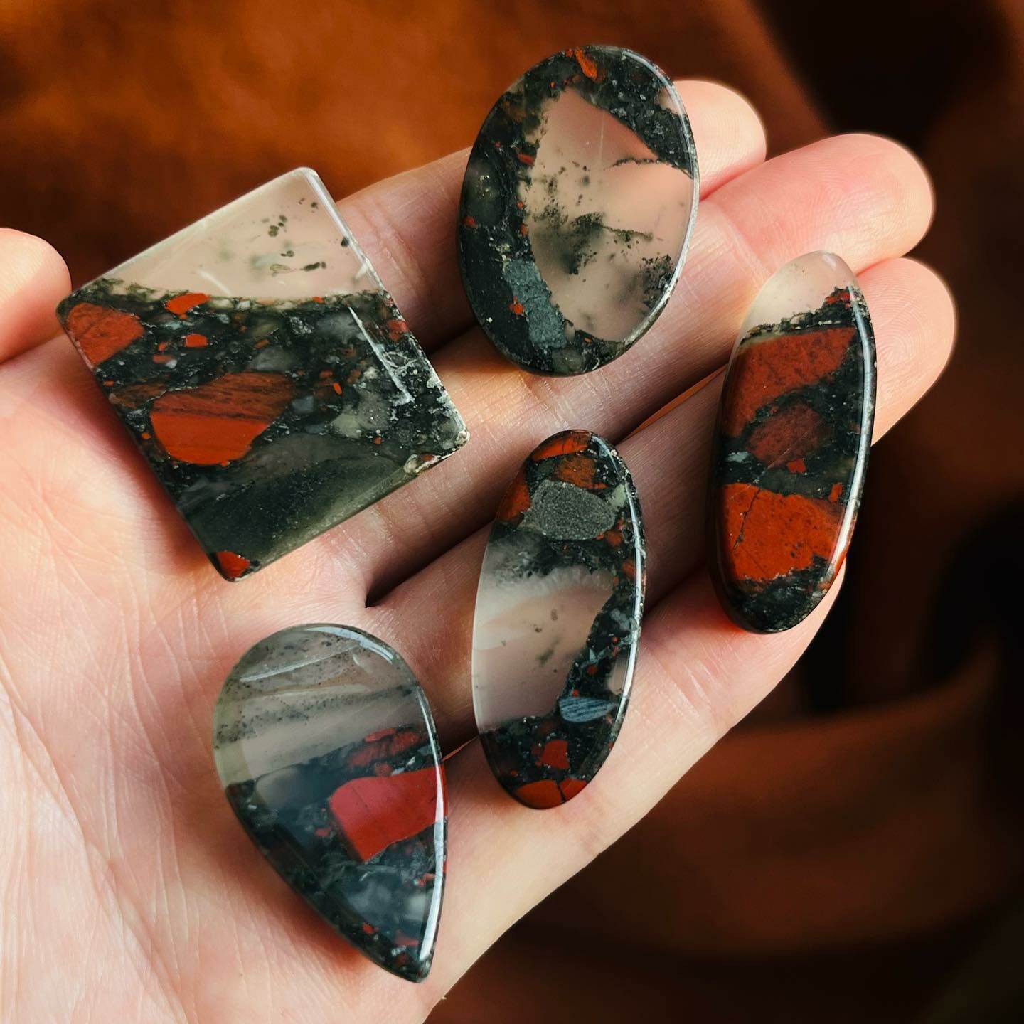 [原石] 非洲龍血石 水晶墜面