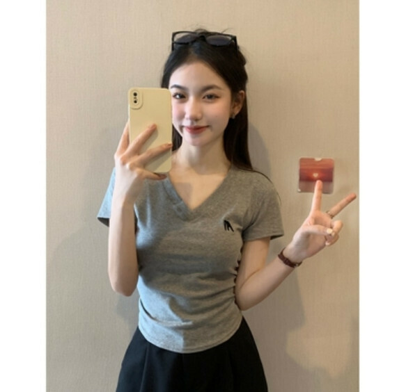Summer V-neck slim tight short-sleeved T (light gray) [Size: S-L] [Contact customer service to confirm the shipping size after placing an order]