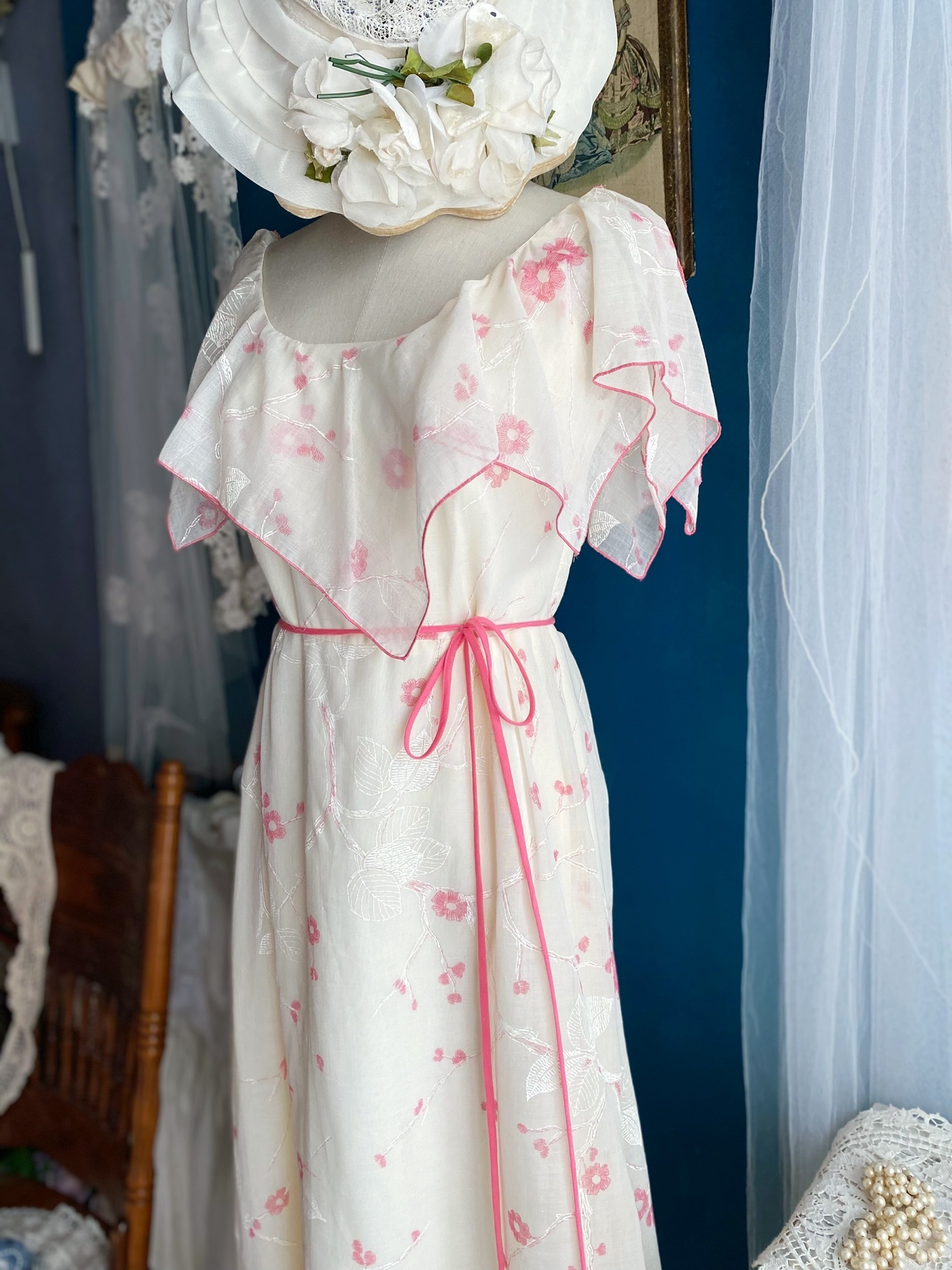 Vintage Dress/古著粉色刺繡無袖斗篷洋裝