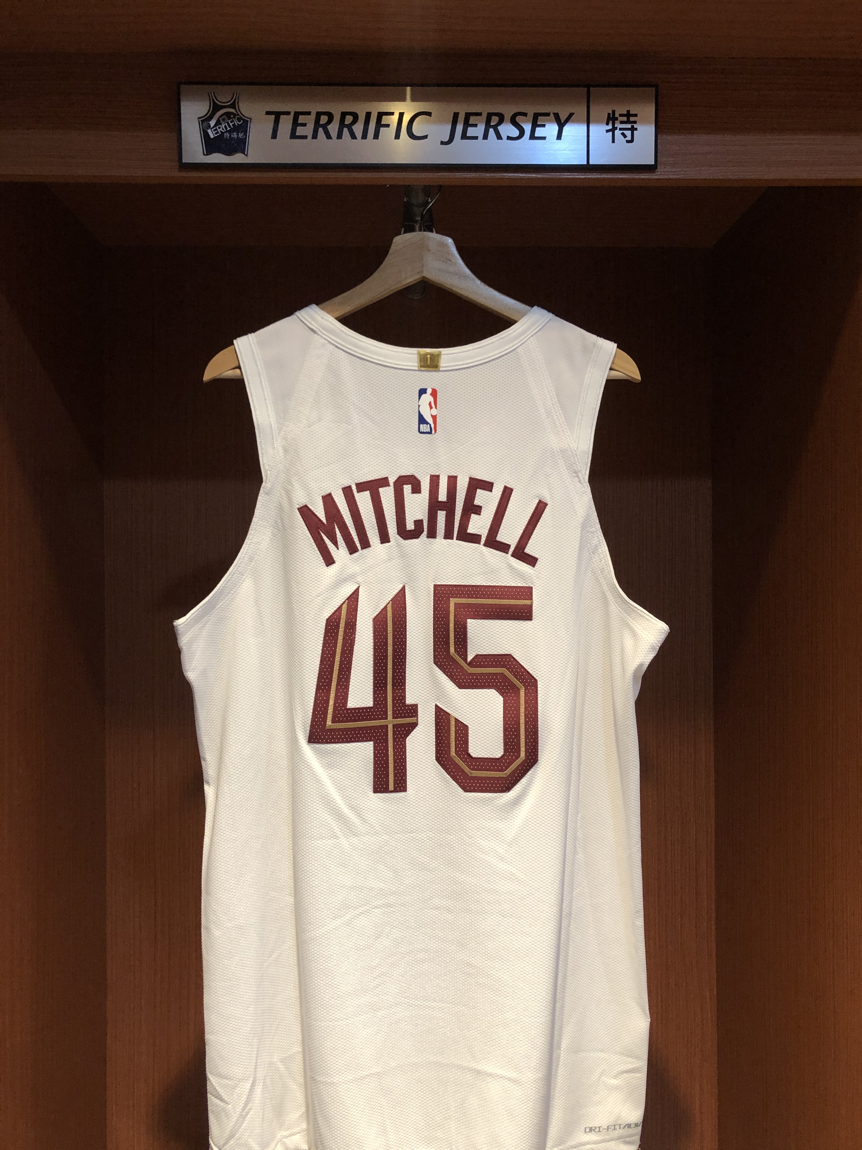 NBA球衣 Donovan Mitchell 克里夫蘭騎士白 Association Nike Authentic 球員版 電繡 含贊助商標 全新