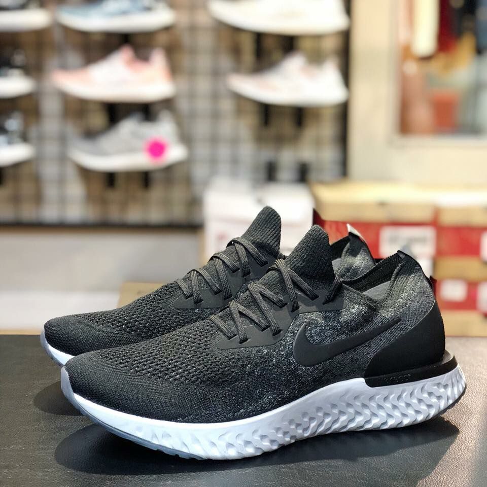 Nike Epic React Flyknit Oreo