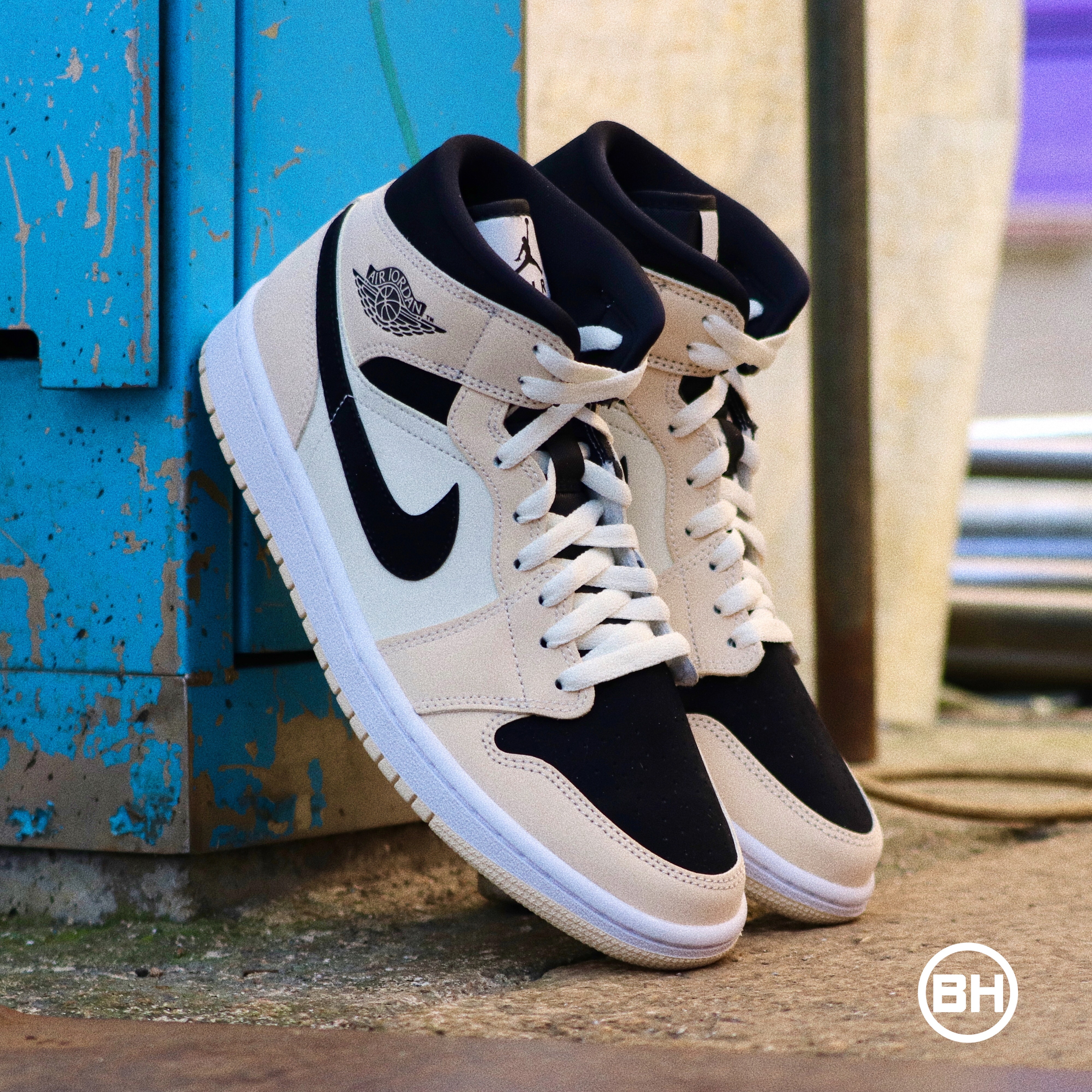 Jordan 1 Mid Barely Orange