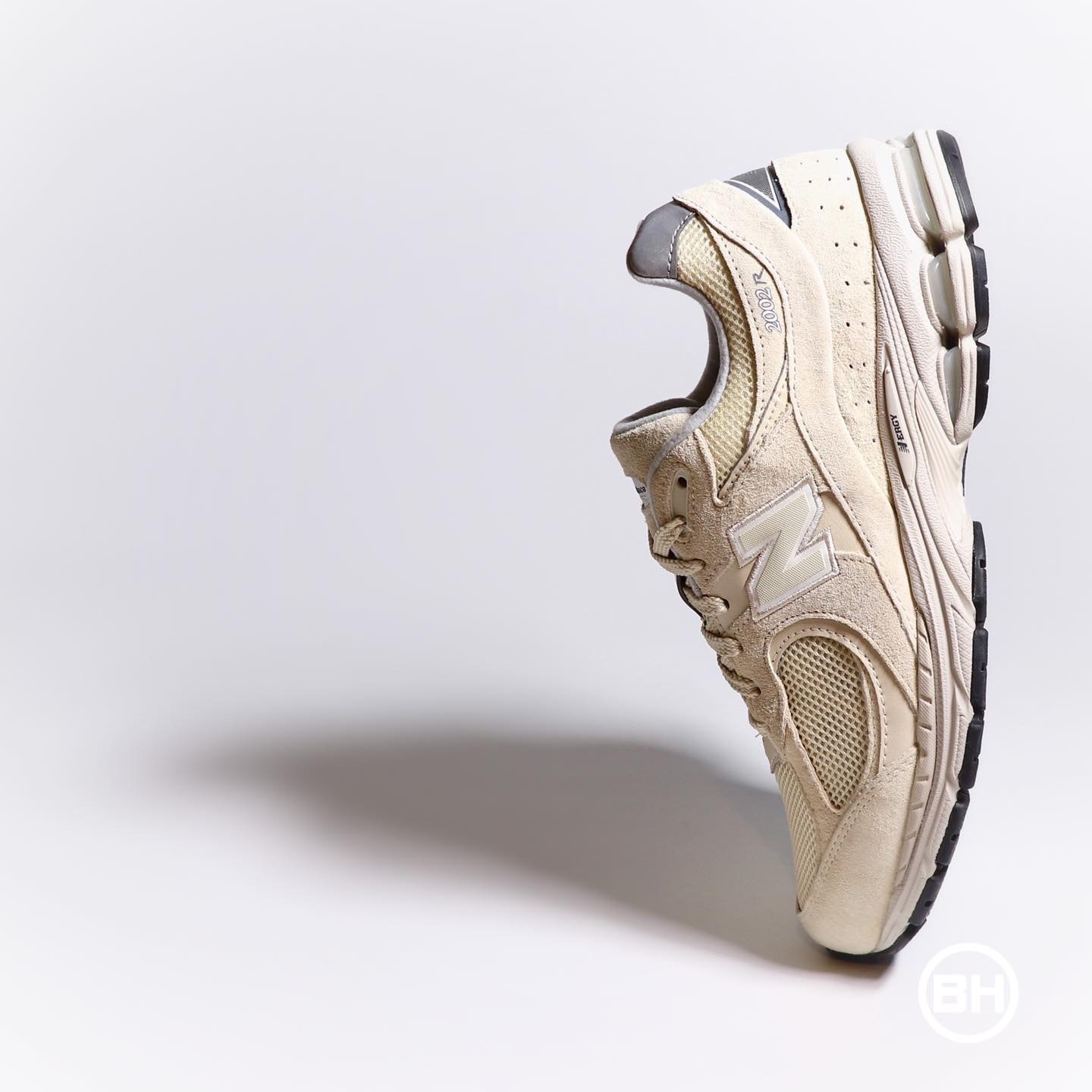 New Balance ML2002R ML2002RE Beige