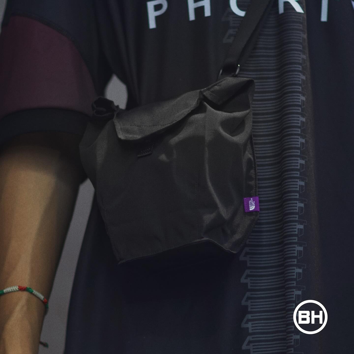 The North Face Mountain Wind ShoulderBag