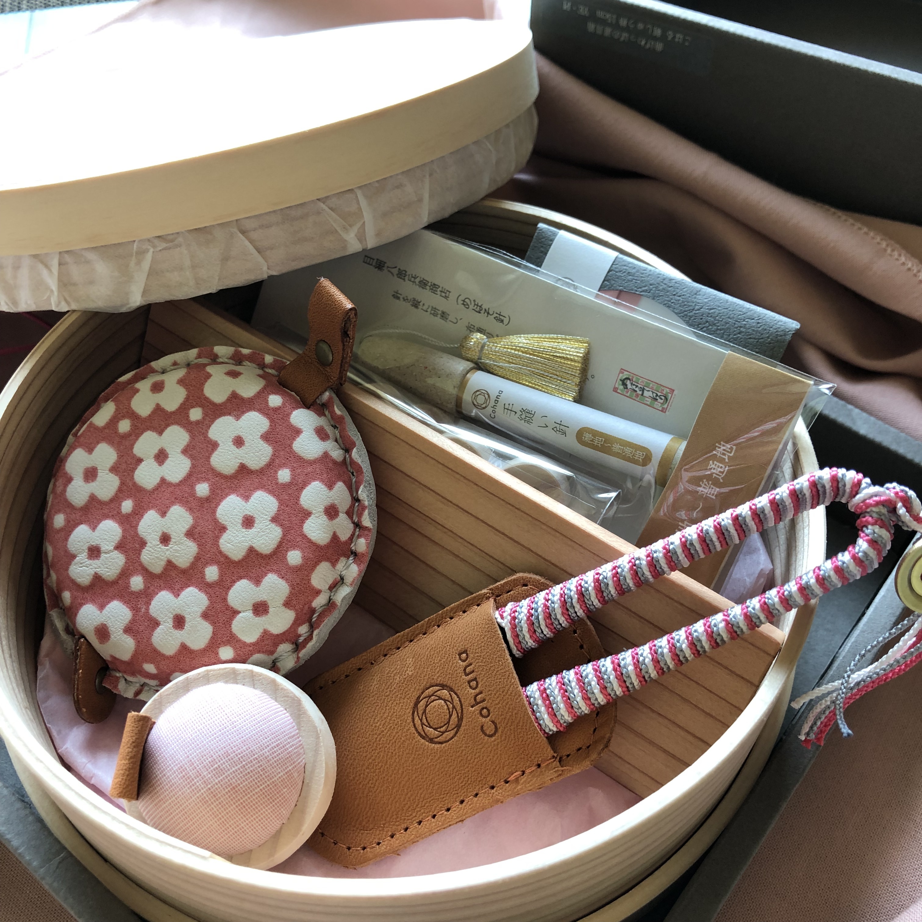 現貨 Cohana 限量刺繡裁縫道具箱 含包巾與工具