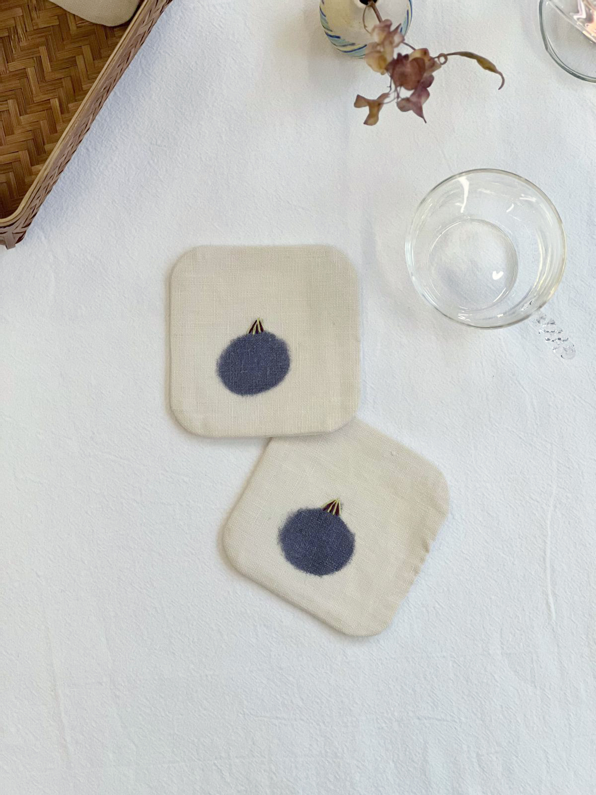 手工泥染 刺繡杯墊 無花果｜Tomotake