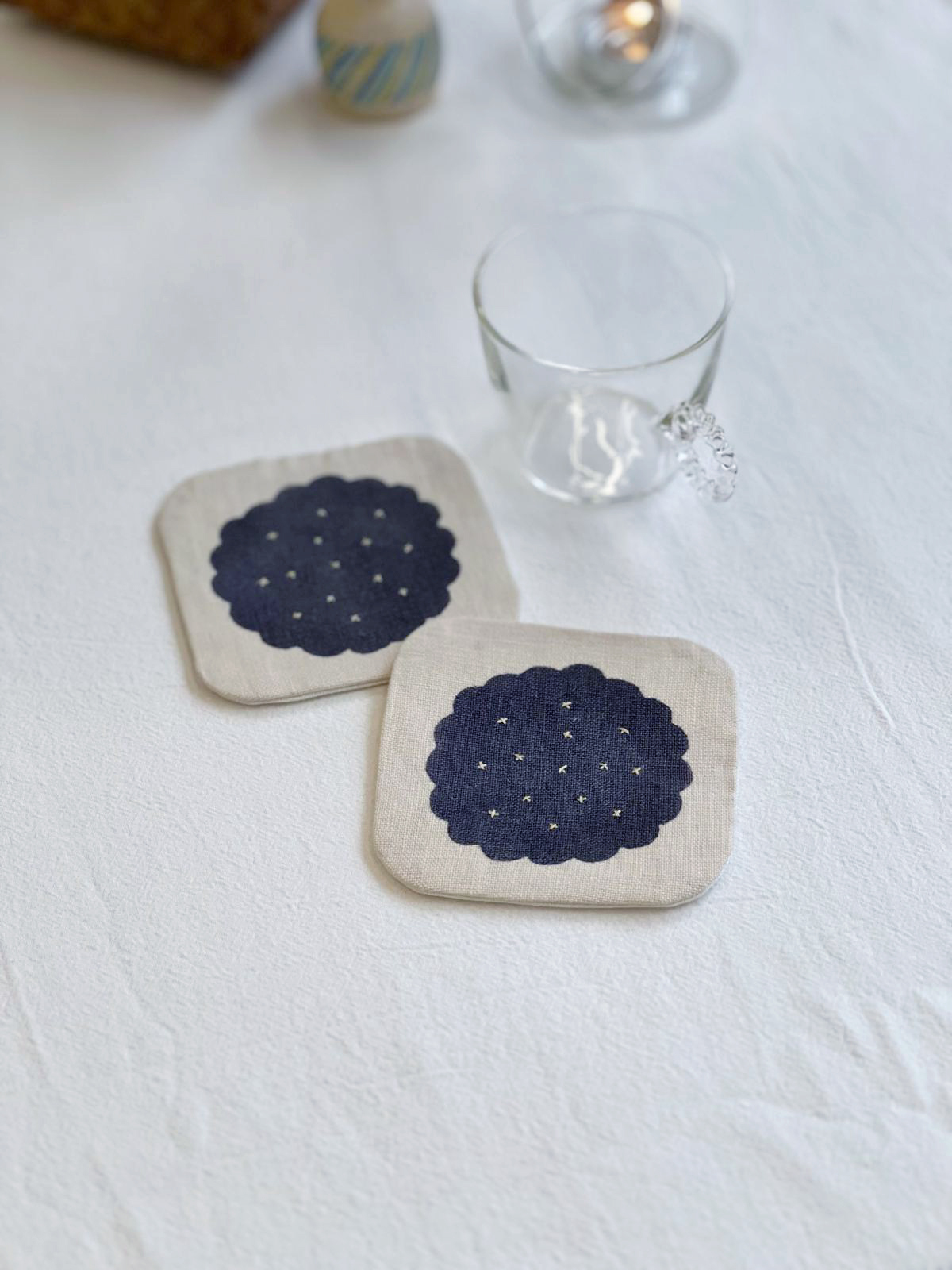 手工泥染 刺繡杯墊 可可餅乾｜Tomotake