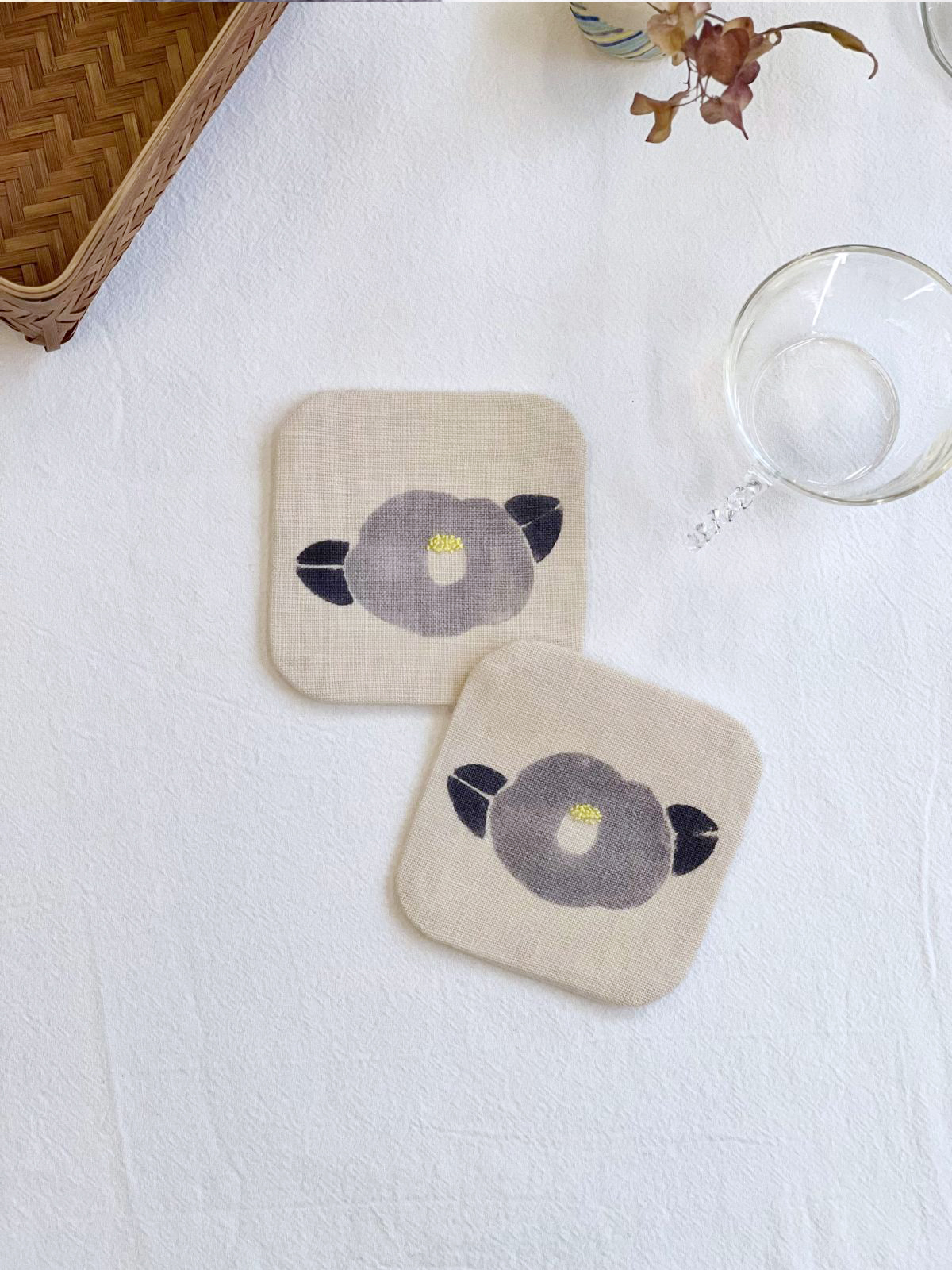 手工泥染 刺繡杯墊 山茶花｜Tomotake