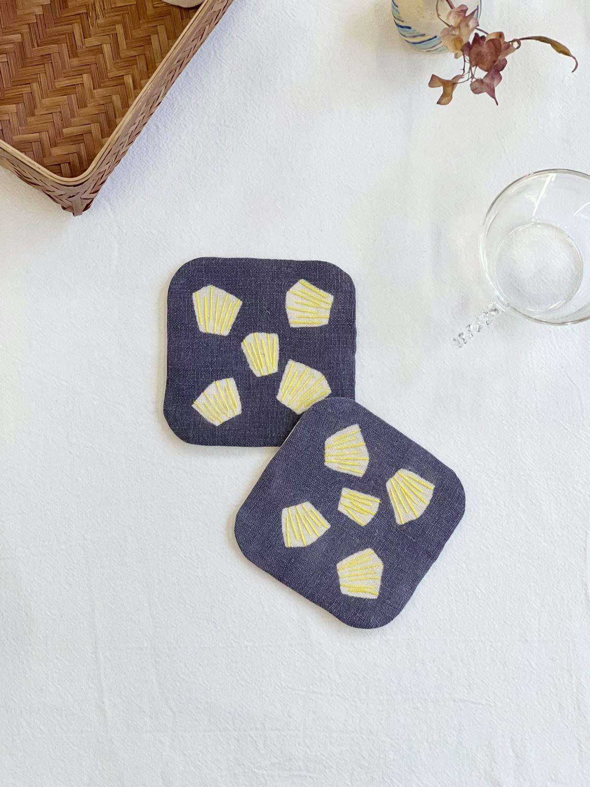 手工泥染 刺繡杯墊 鳳梨｜Tomotake