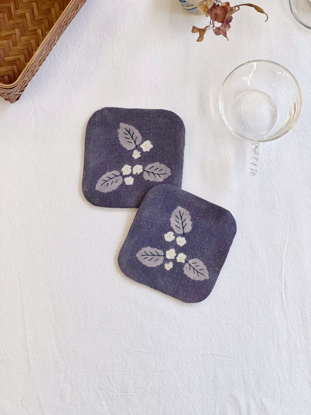 手工泥染 刺繡杯墊 香蜂草｜Tomotake