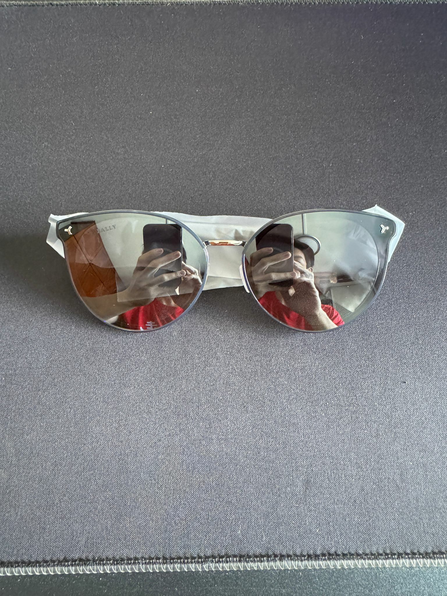サングラス Bally Sunglasses BY0043K 20C Clear Gray Round Fit Bally Designer Sunglasses | SmartBuyGlasses
