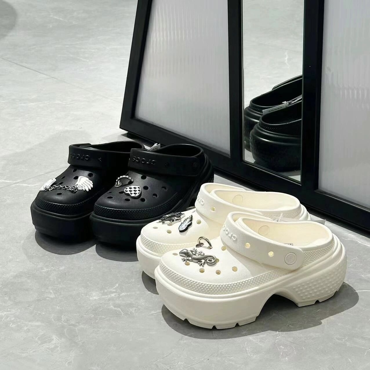 CROCS STOMP CLOG 雪屋 洞洞鞋 涼鞋 厚底 黑 白 209347 / 預購