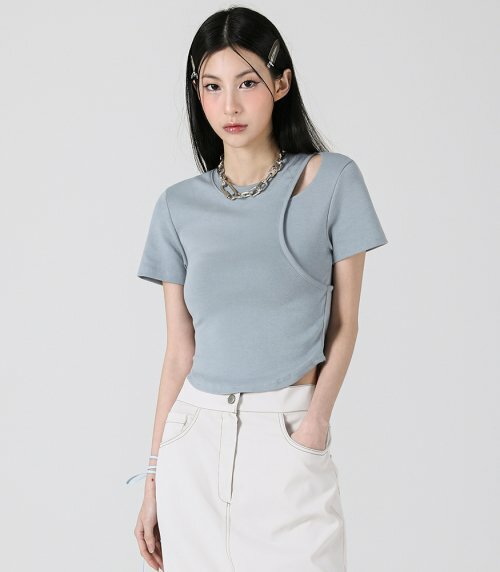 AVANDRESS Hole-Cut Crop Tee