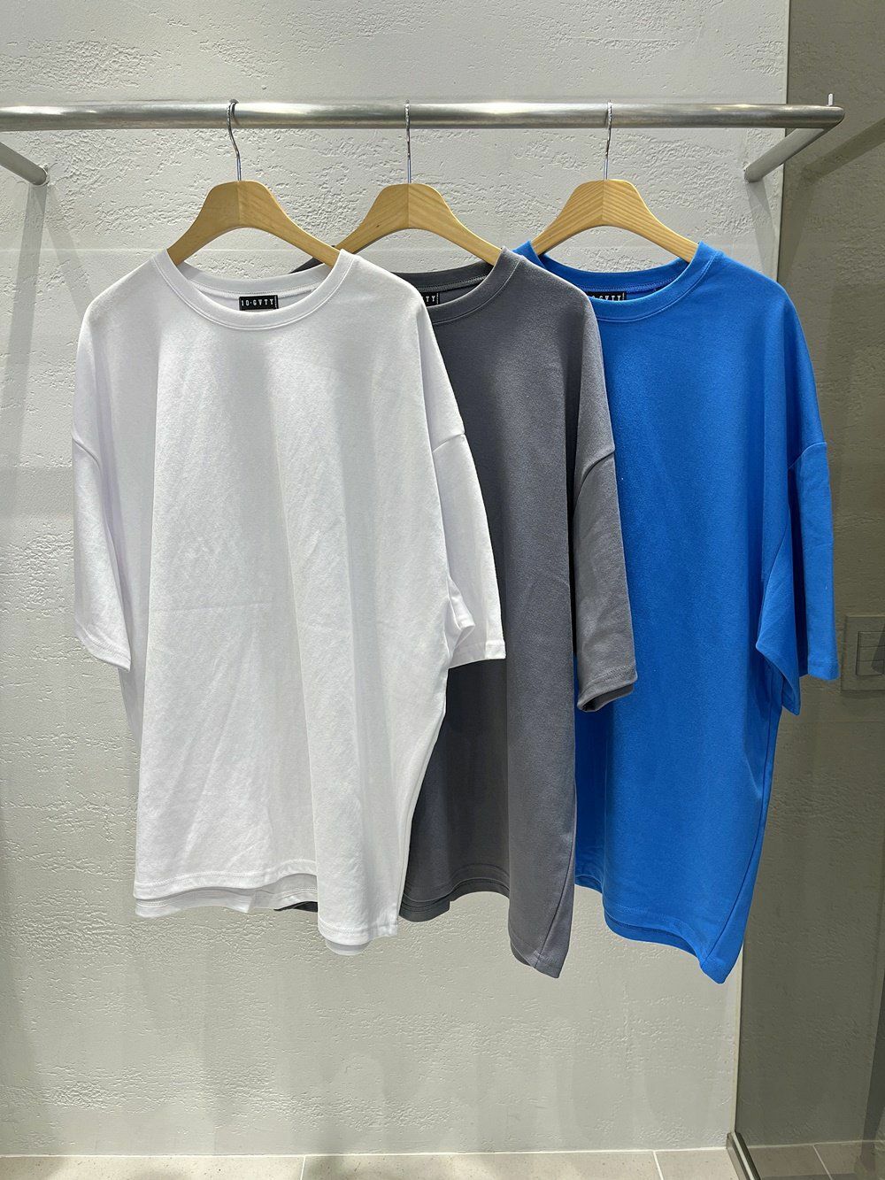 OverSize花花圖案英文字短袖Tee 10.GVTY-0125T