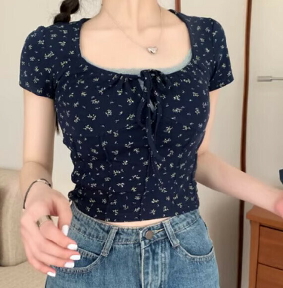 Summer short square neck short sleeve T (blue floral) [Size: S-L] [Contact customer service to confirm the shipping size after placing an order]