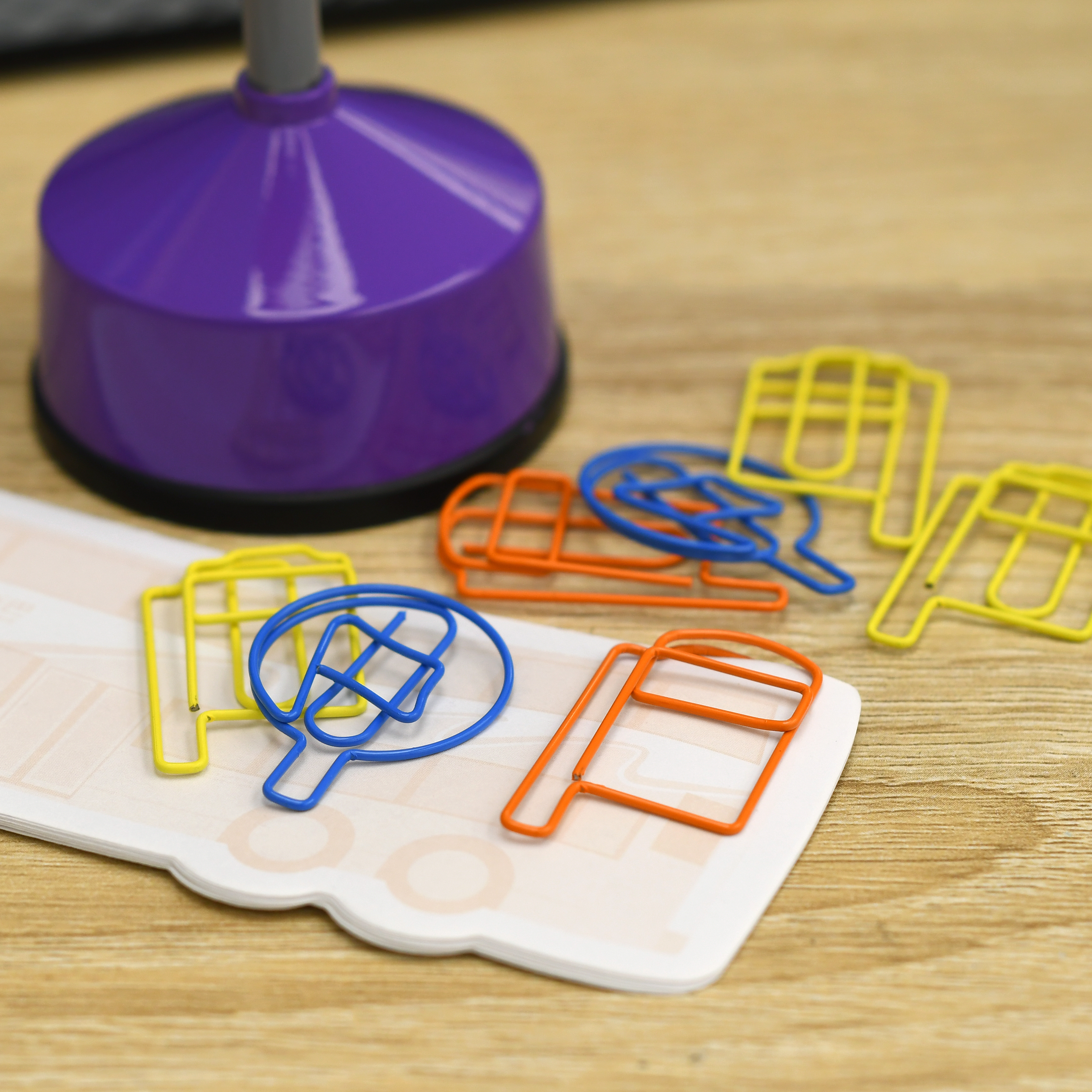 巴士站旗 (香港島) 交通造型萬字夾 (M33142)