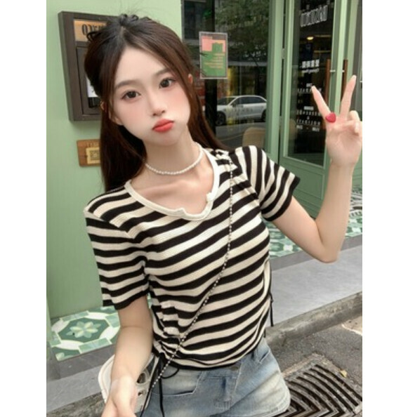 Summer contrasting stripe shoulder short sleeve T (black and white stripes) [Size: S-L] [Contact customer service to confirm the shipping size after placing an order]