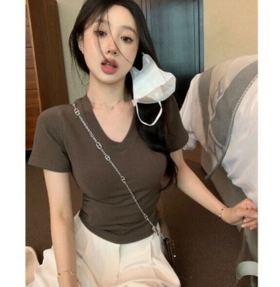 Summer V-neck shoulder short sleeve T (coffee color) [Size: S-L] [Contact customer service to confirm the shipping size after placing an order]
