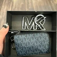[S] MICHAEL KORS 36S3LGFE6B GIFTING MK CARABINER ZIP WALLET,ADML/PL BLUE, 196163790312 (SMK927)