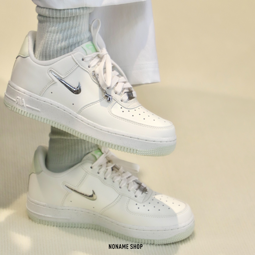 NIKE AIR FORCE 1 LOW AF1 NEXT NATURE 米白 金屬勾 液態銀 (女款)