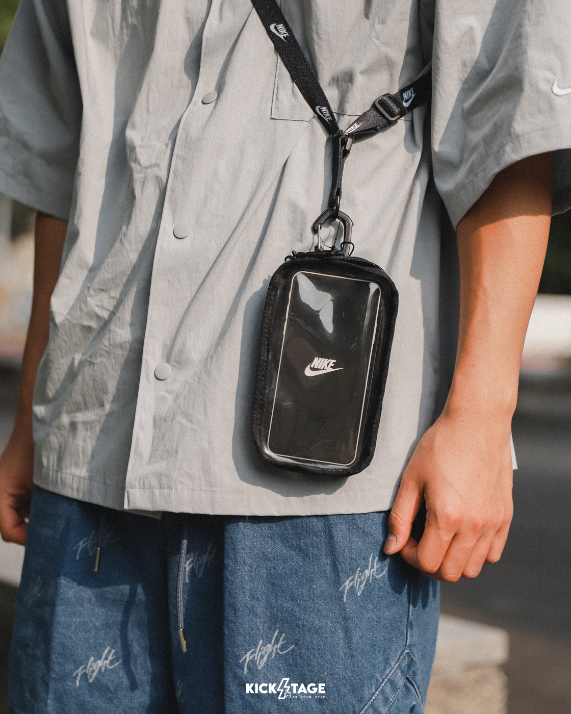 **特價商品無退換**NIKE CLUB PHONE CROSSBODY 黑 藍 紅 灰 四色 運動 休閒 可觸控 手機包 斜背包 收納袋 隨身小包【HF3595】NIKEICON