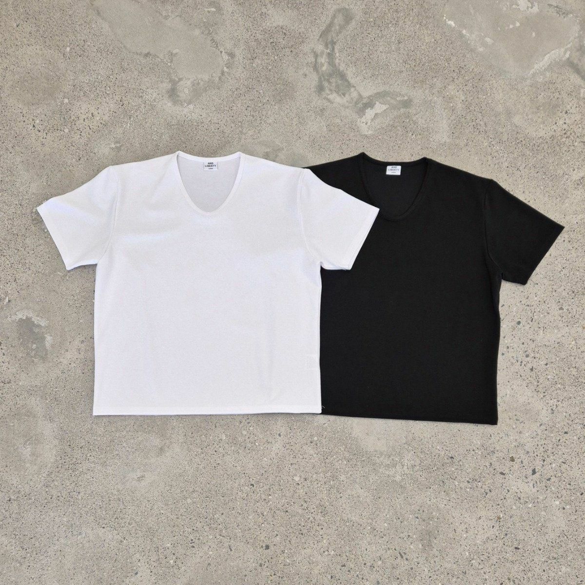 淨色V領短袖Tee And Liberty-031T